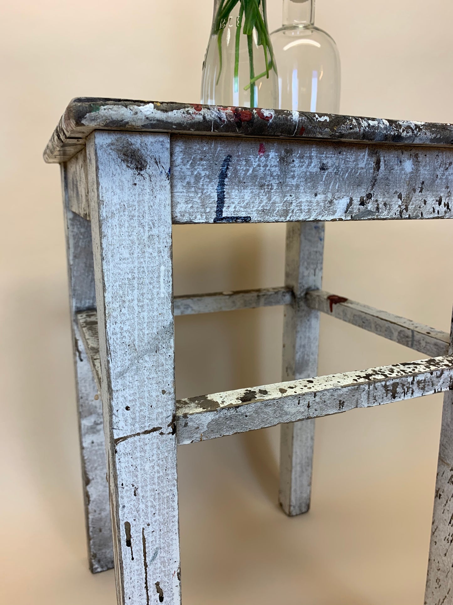 Liten pall med mycket vacker patina