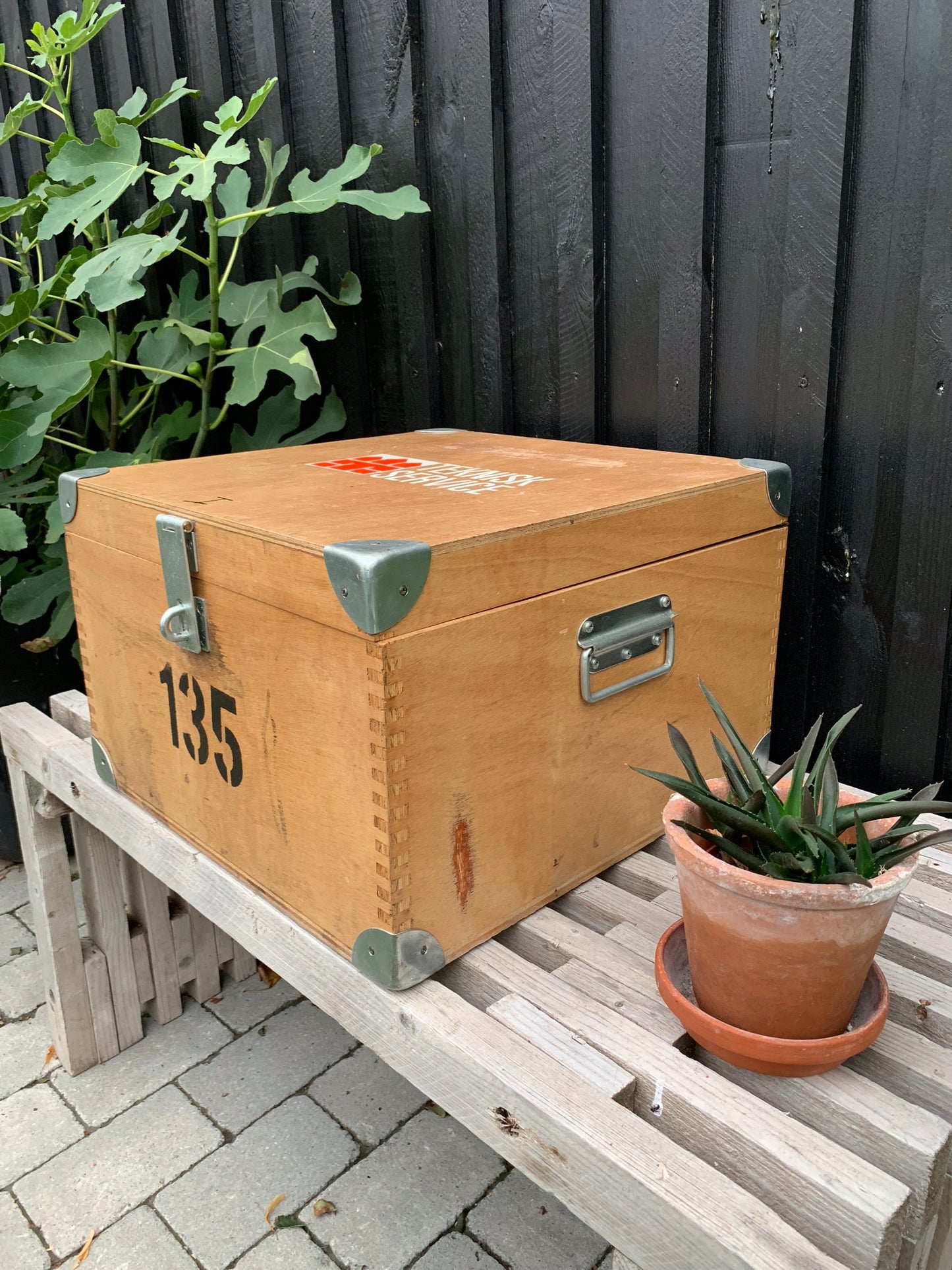 Trälåda med handtag