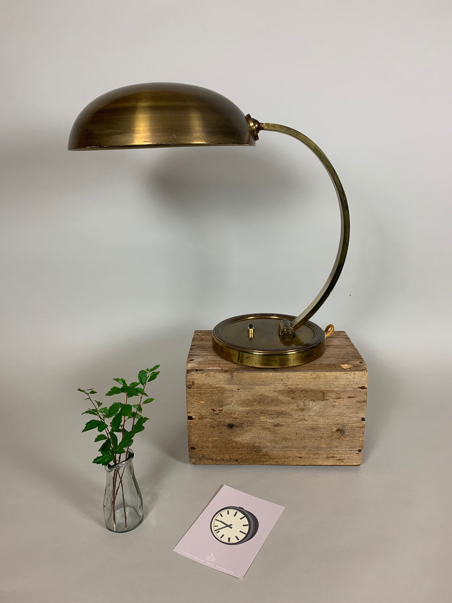 Gecos bordslampa i mässing