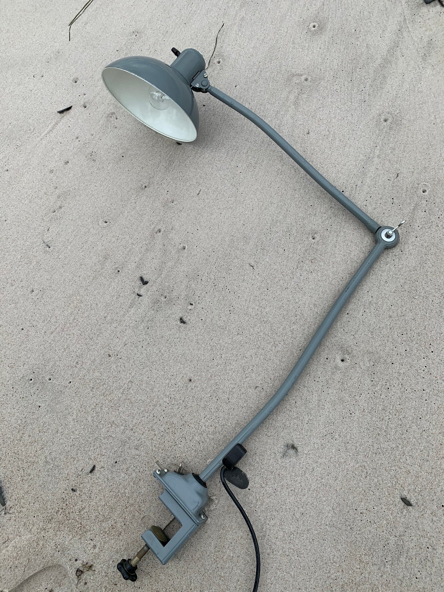 Kaiser Idell 6727 - Arkitektlampa med bordsbeslag