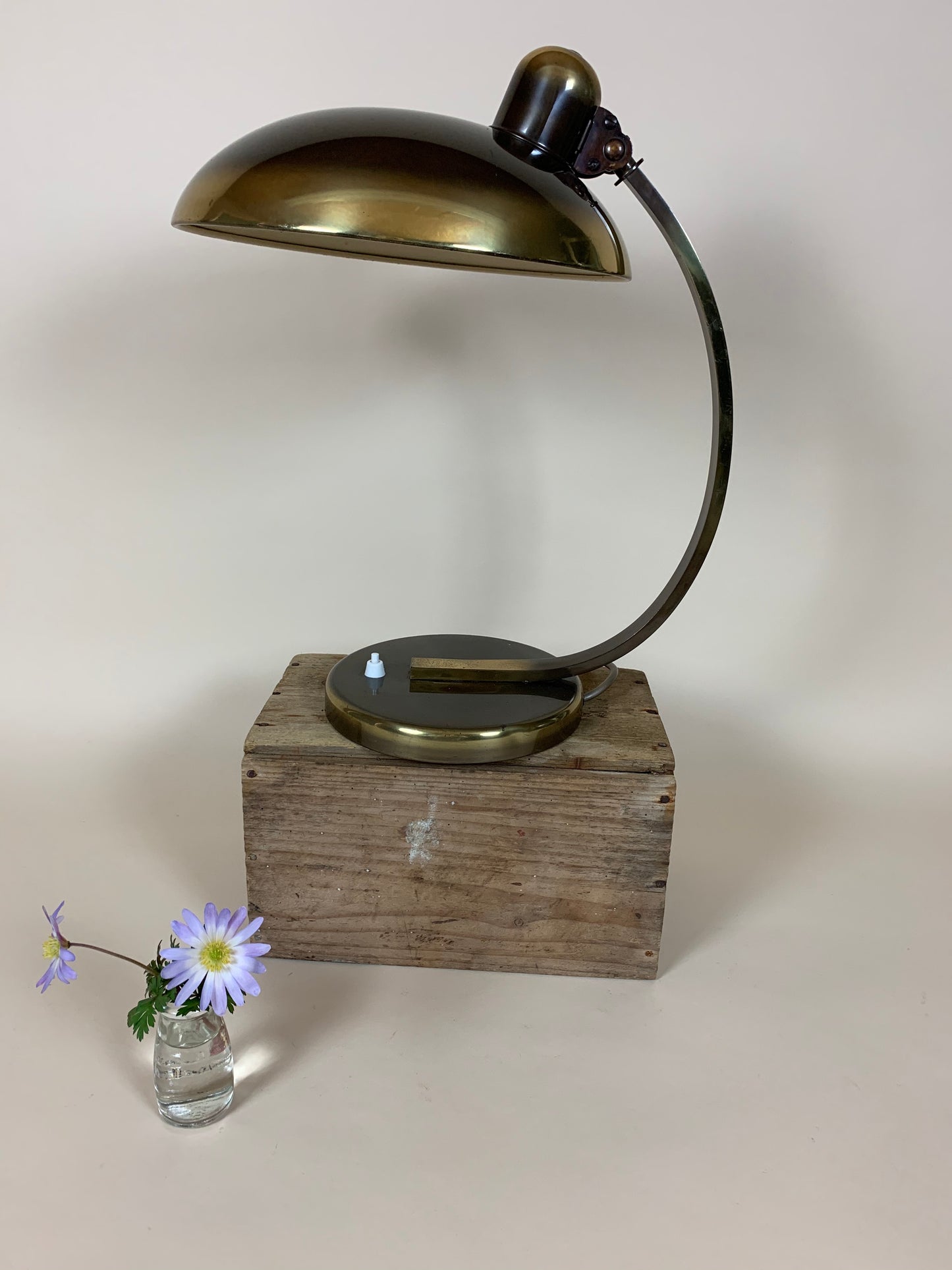 Christian Dell 6750 bordslampa i mörk polerad mässing