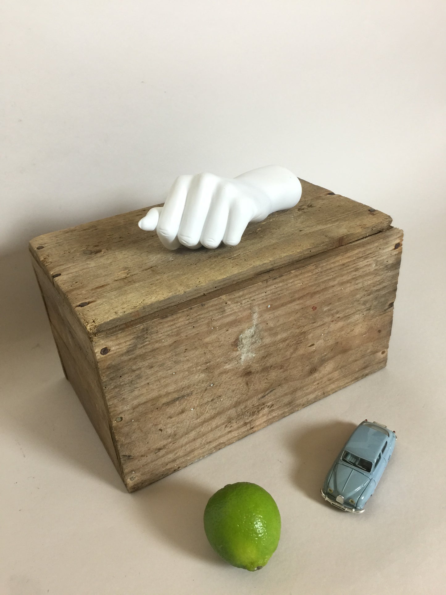 Hand med fina detaljer