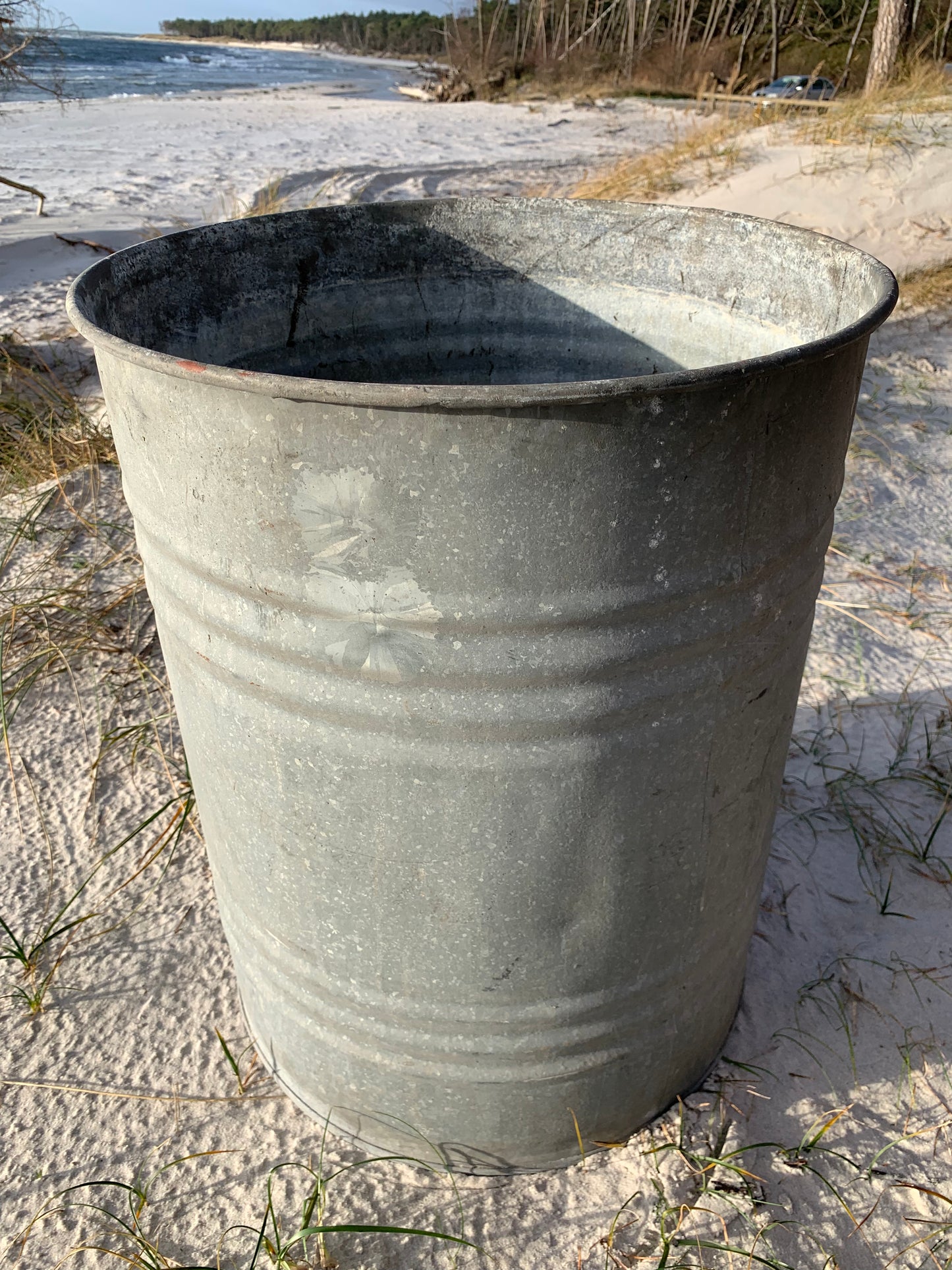 Stor industribehållare i zink