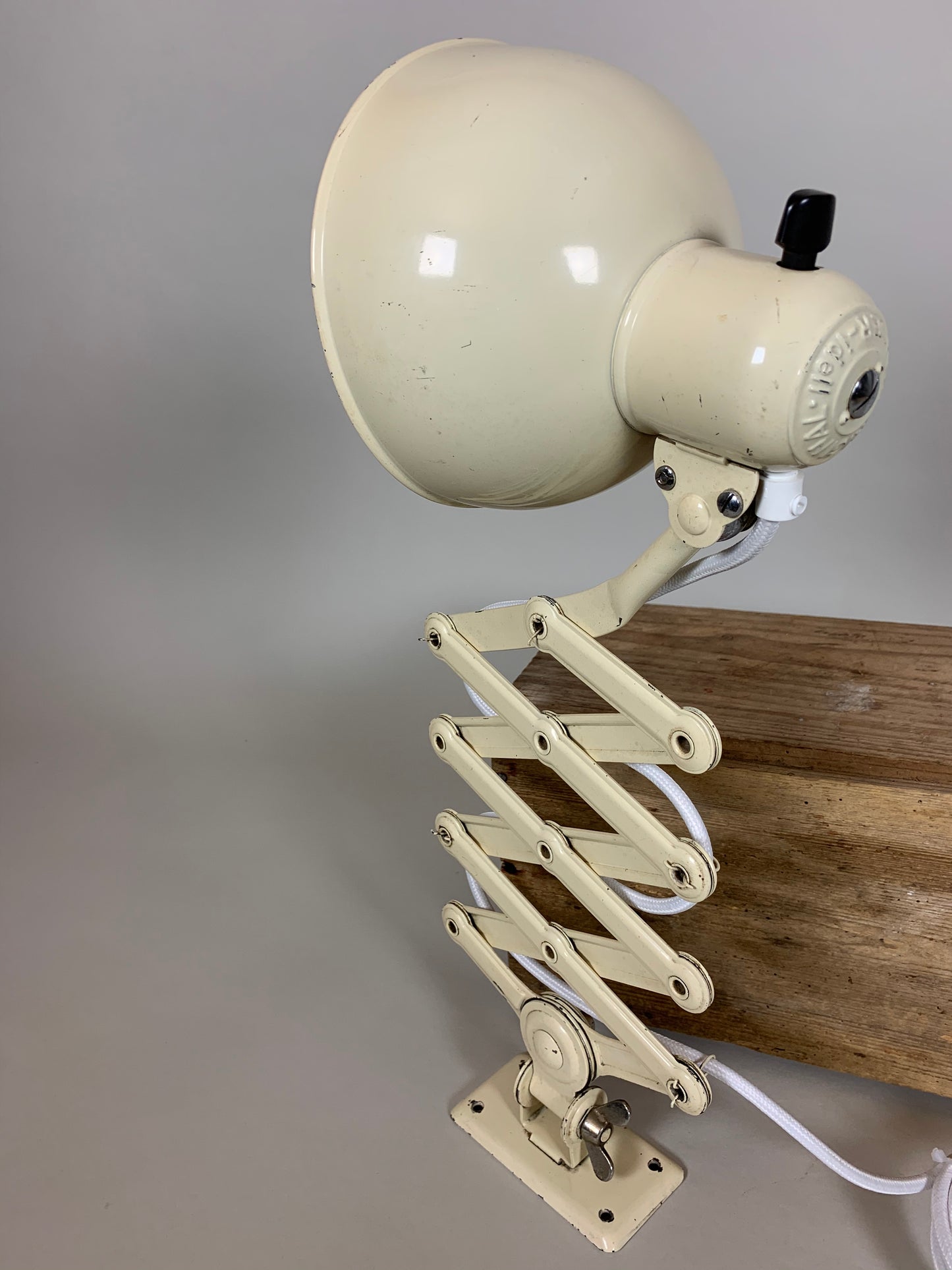 Kaiser Idell 6718 saxlampa