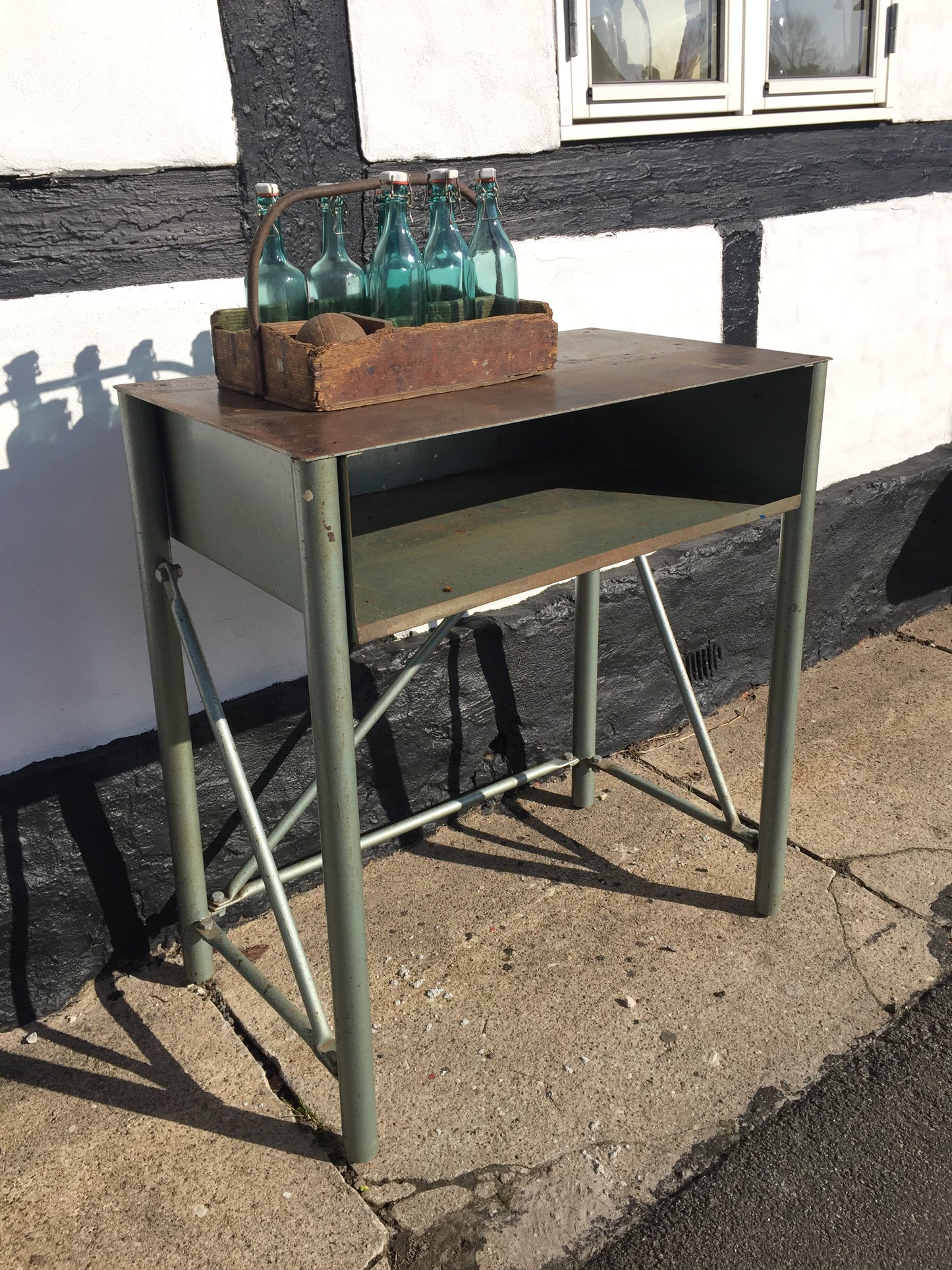 Snyggt industribord med mycket vacker patina
