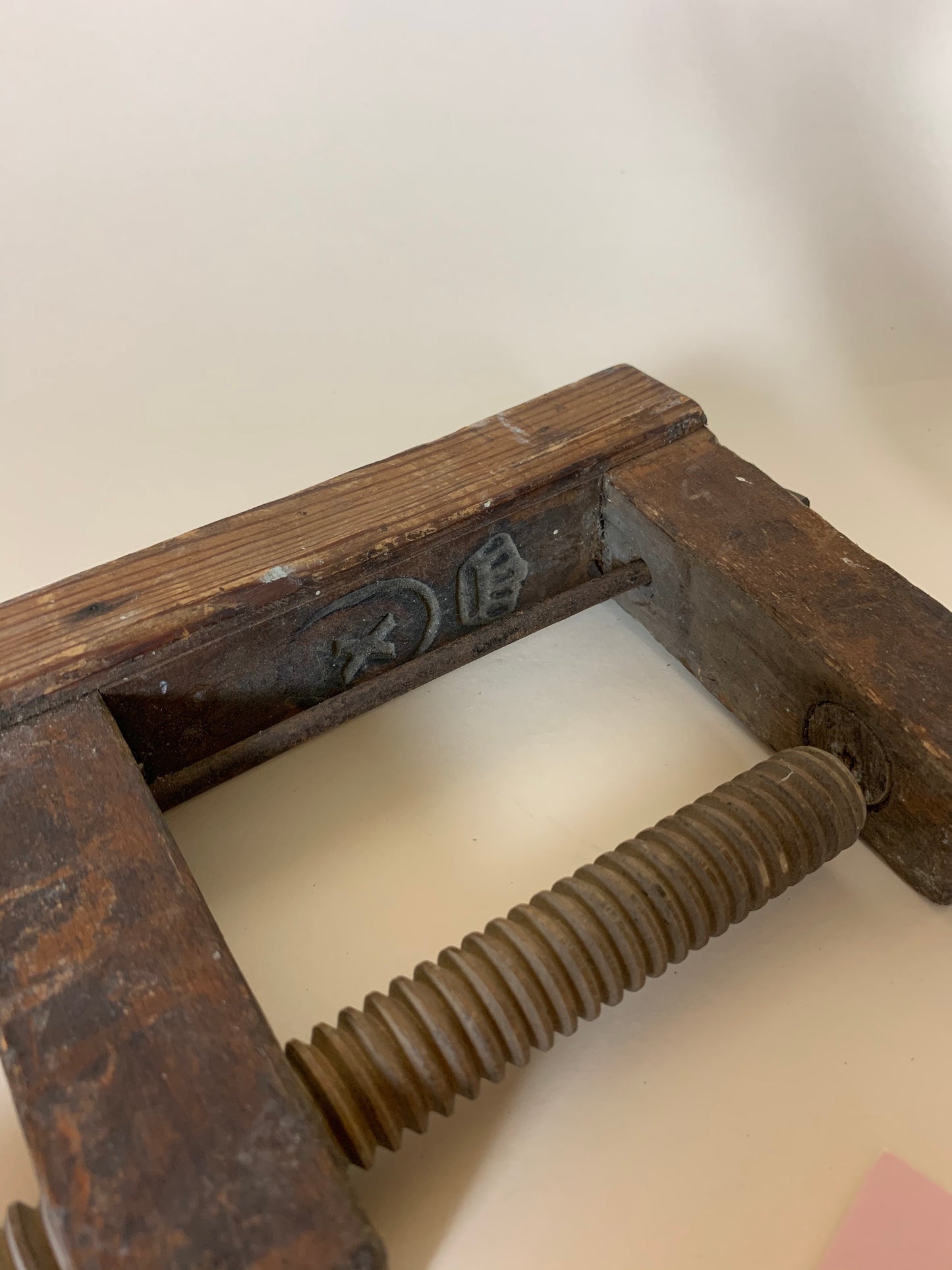 Skruvklämma med vackra detaljer