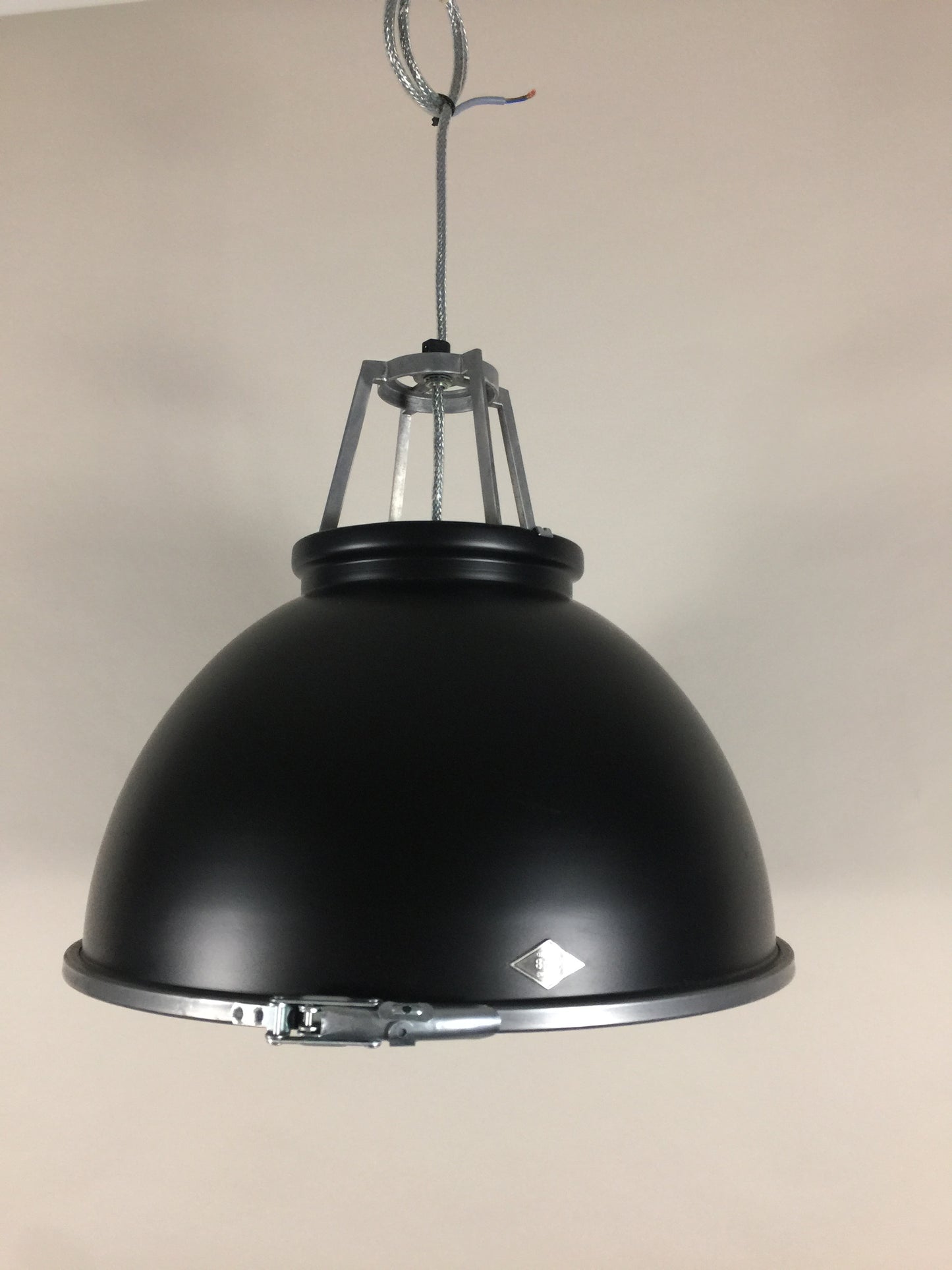 Original BTC lampa - Titan stor modell med sandblästrat glas