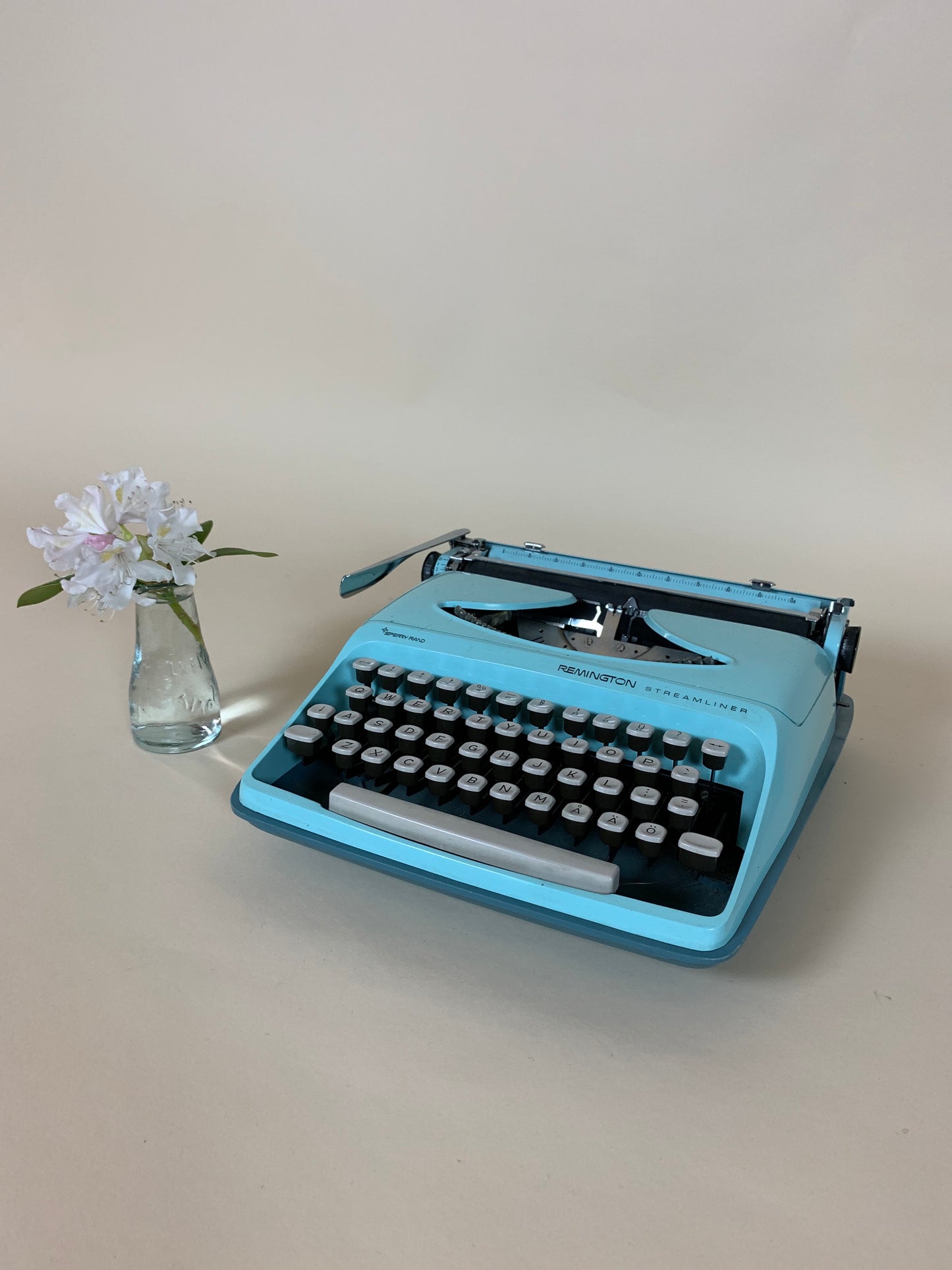 Skrivmaskin i ljusblått från Remington