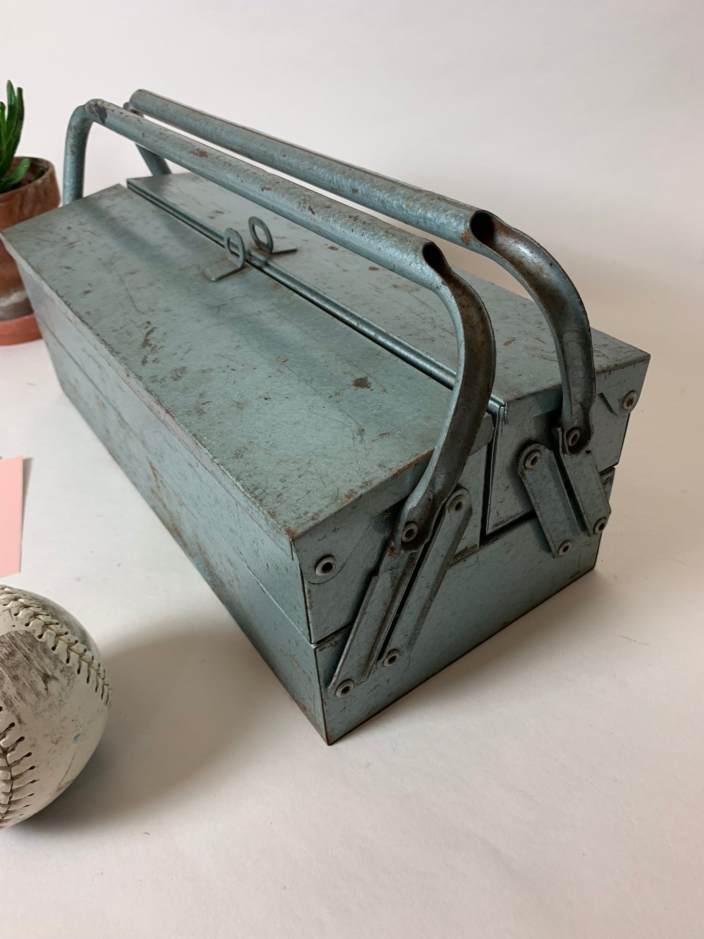 Metallfodral i vacker blå färg