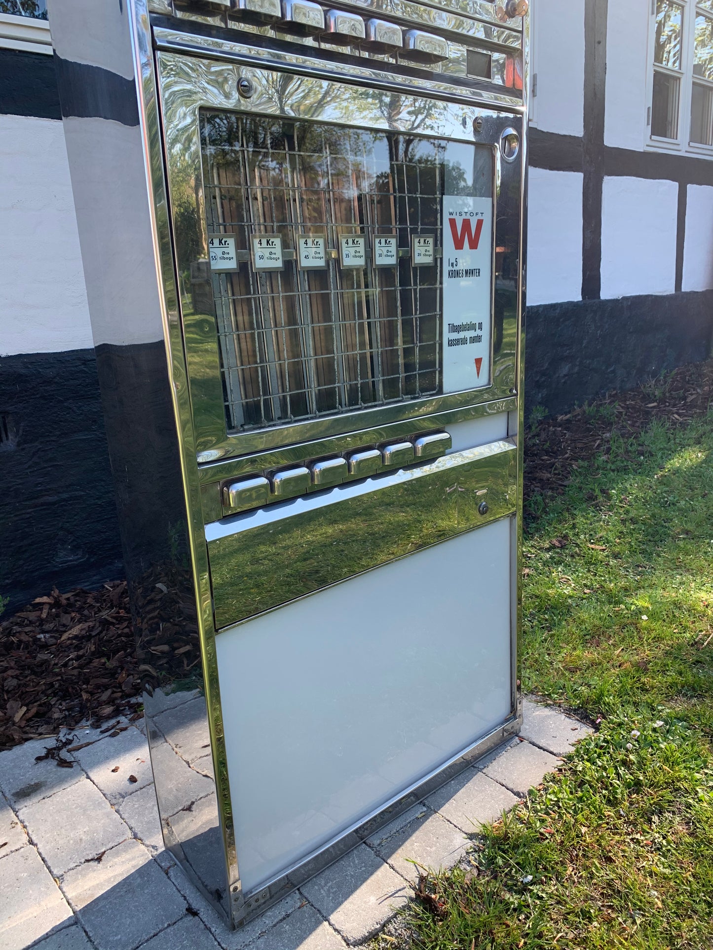 Vacker gammal varuautomat för cigaretter