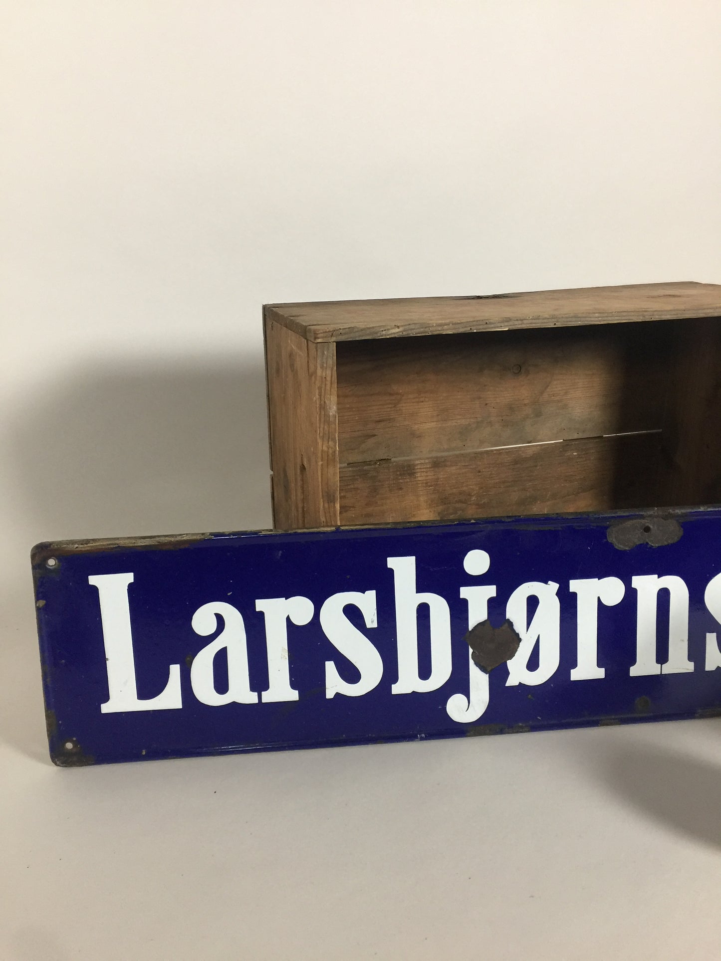 Fin gammal emaljvägskylt från "pissänden" i Köpenhamn
