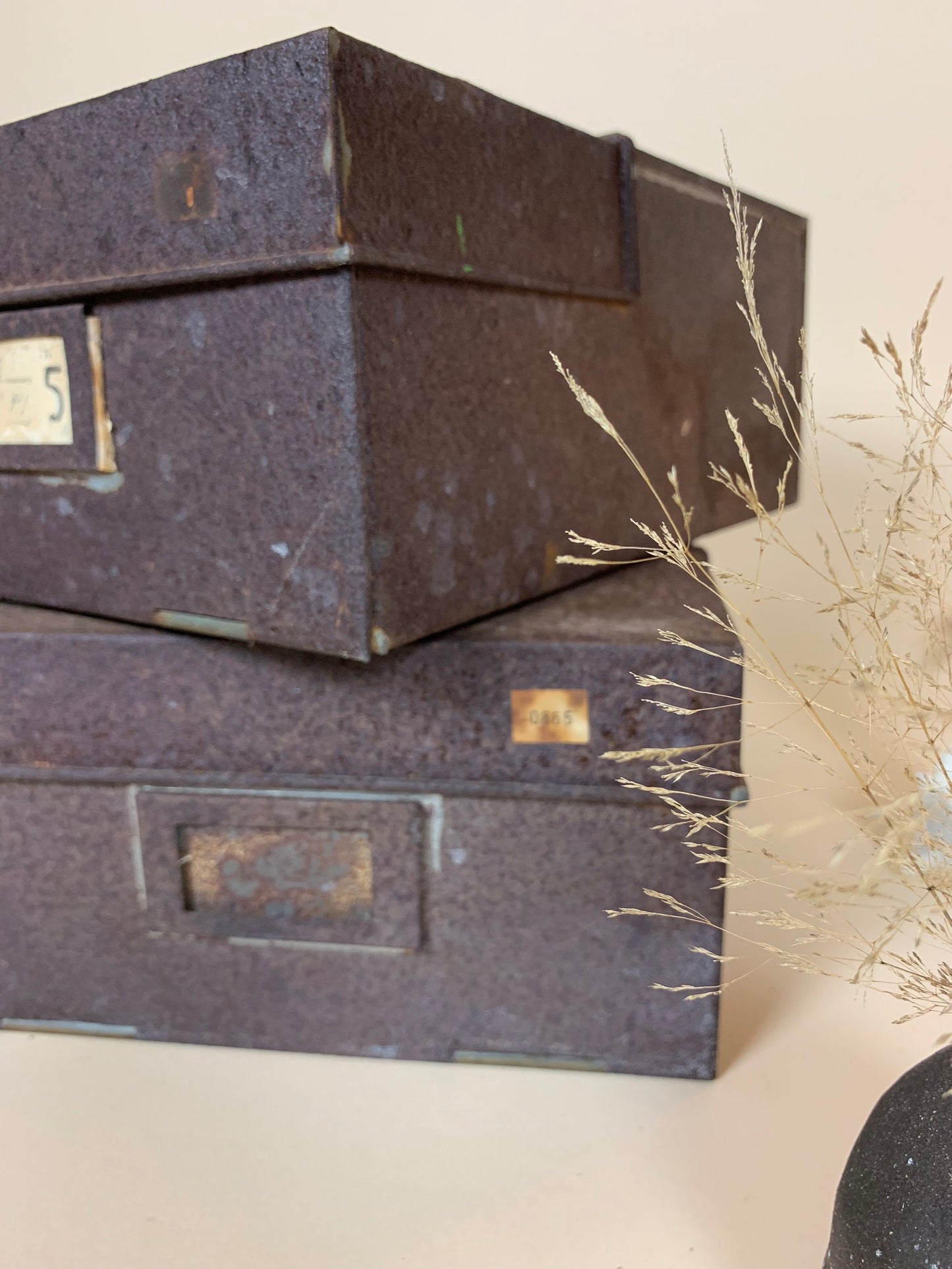 Metallfodral med fin patina (priset är per styck)