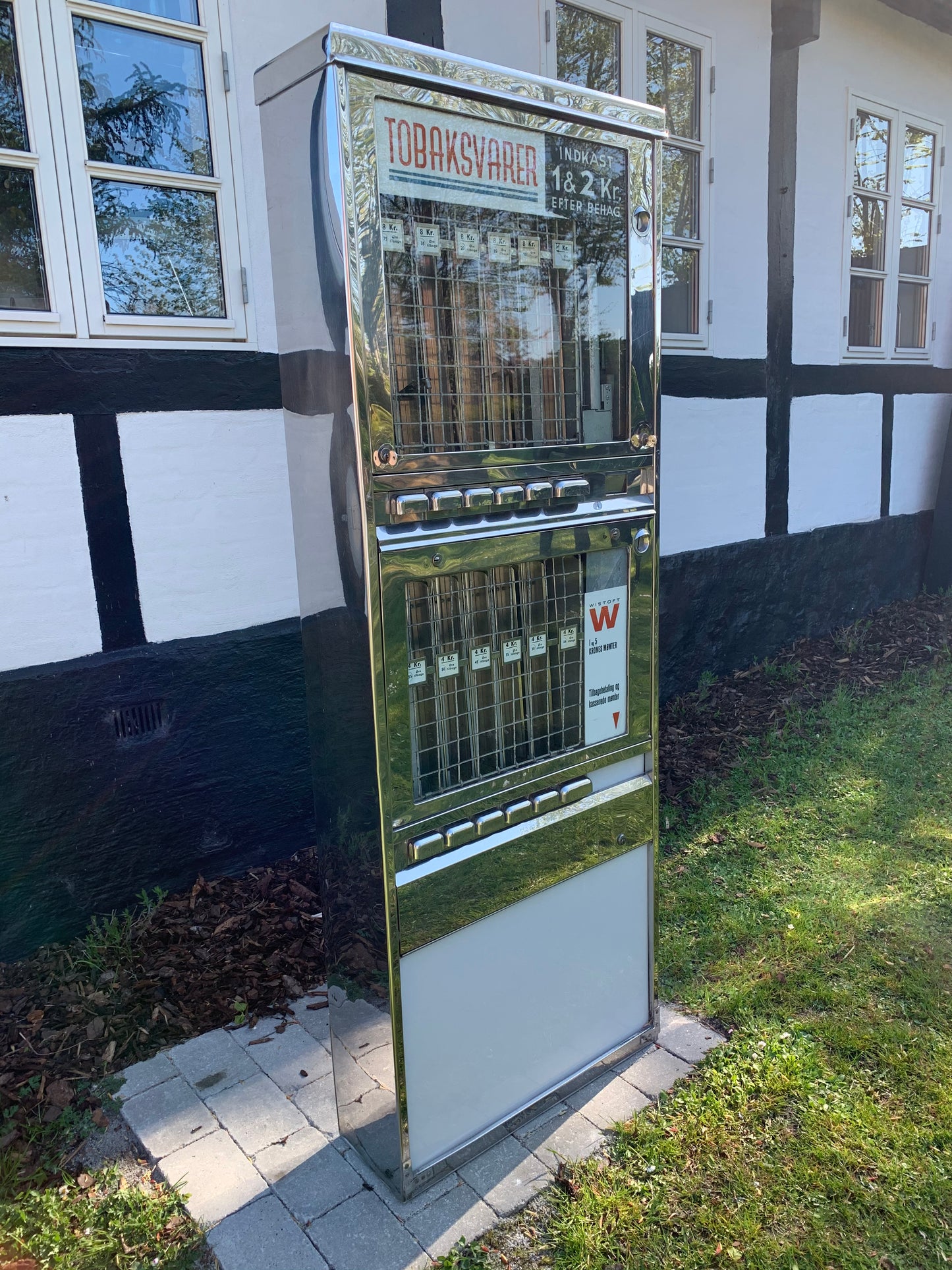 Vacker gammal varuautomat för cigaretter