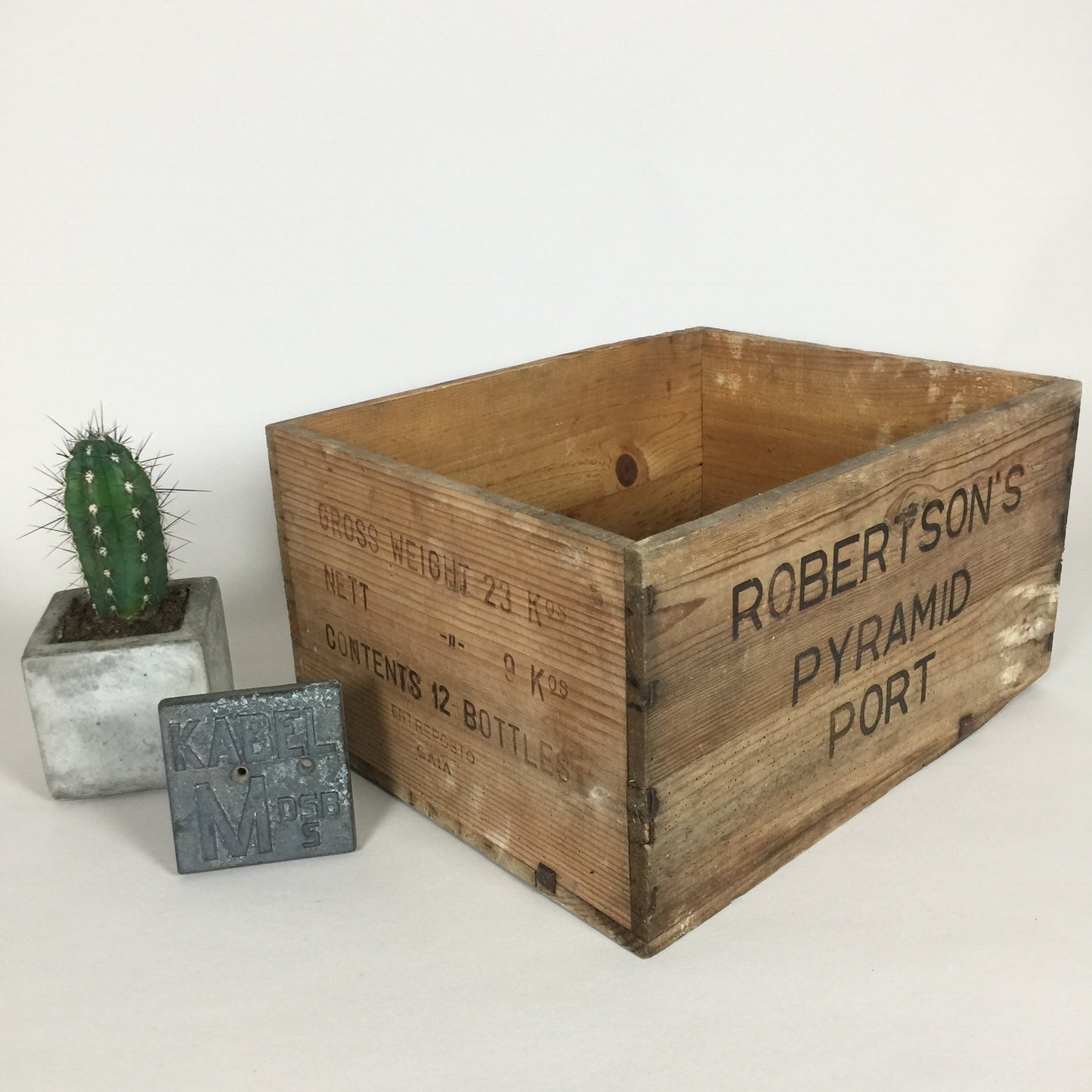 Trälåda ursprungligen för portvin