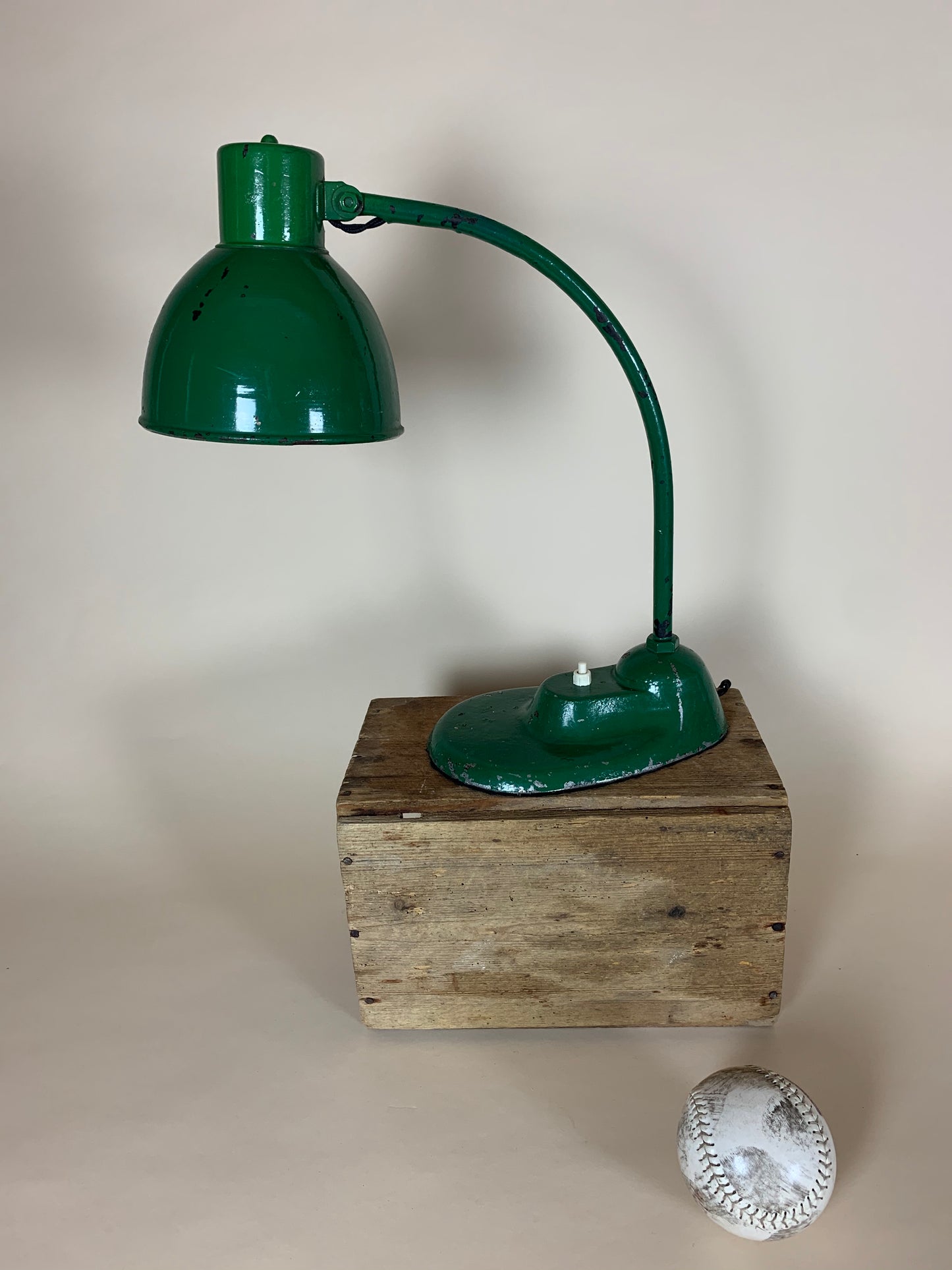 Raw Kandem lampa designad av Marianne Brandt