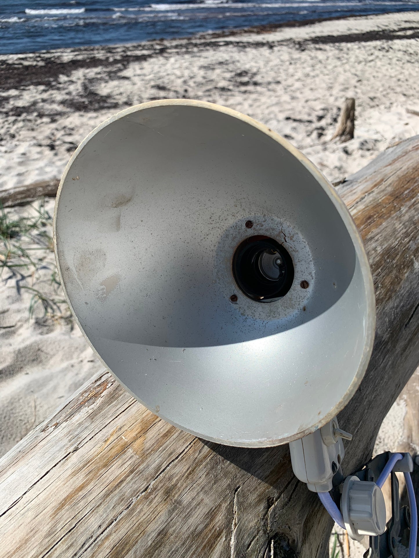 Saxlampa med mycket patina