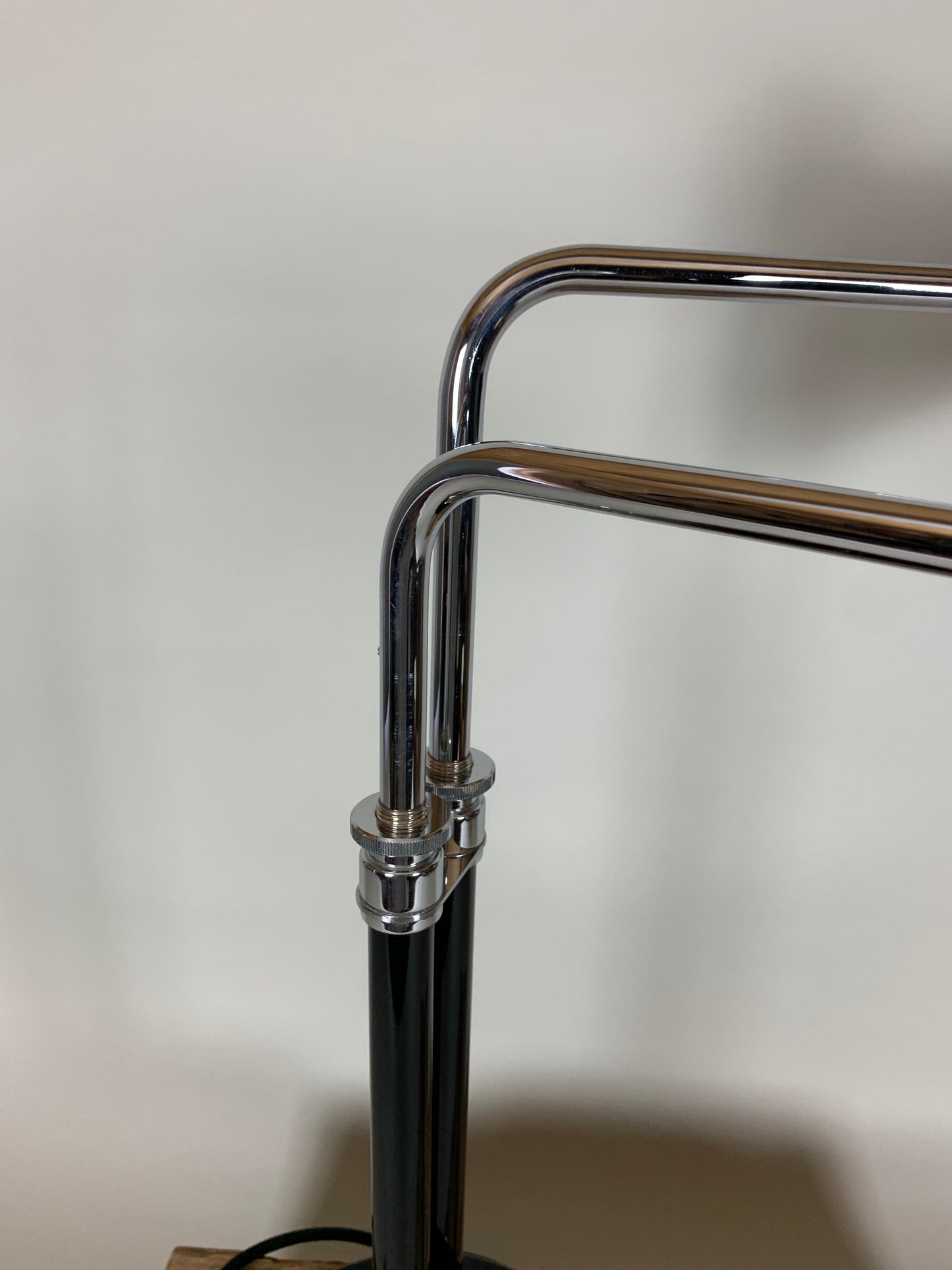 Kaiser Idell 6580 - Dubbel bordslampa