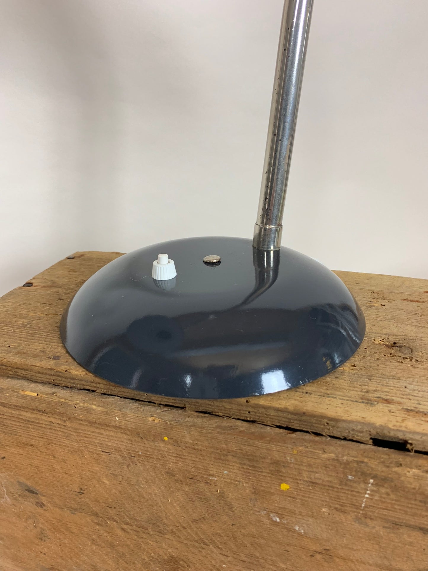 Vacker grå lampa