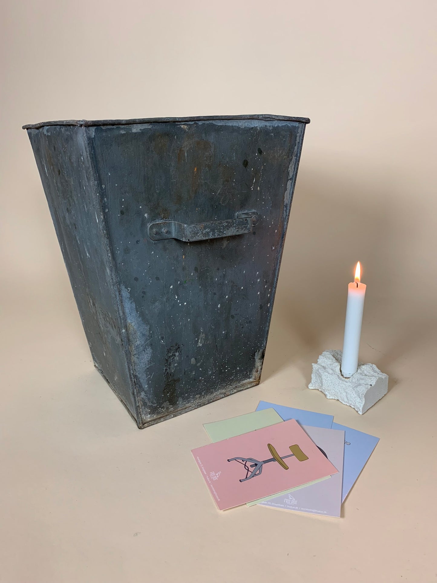 Liten plåtlåda i zink