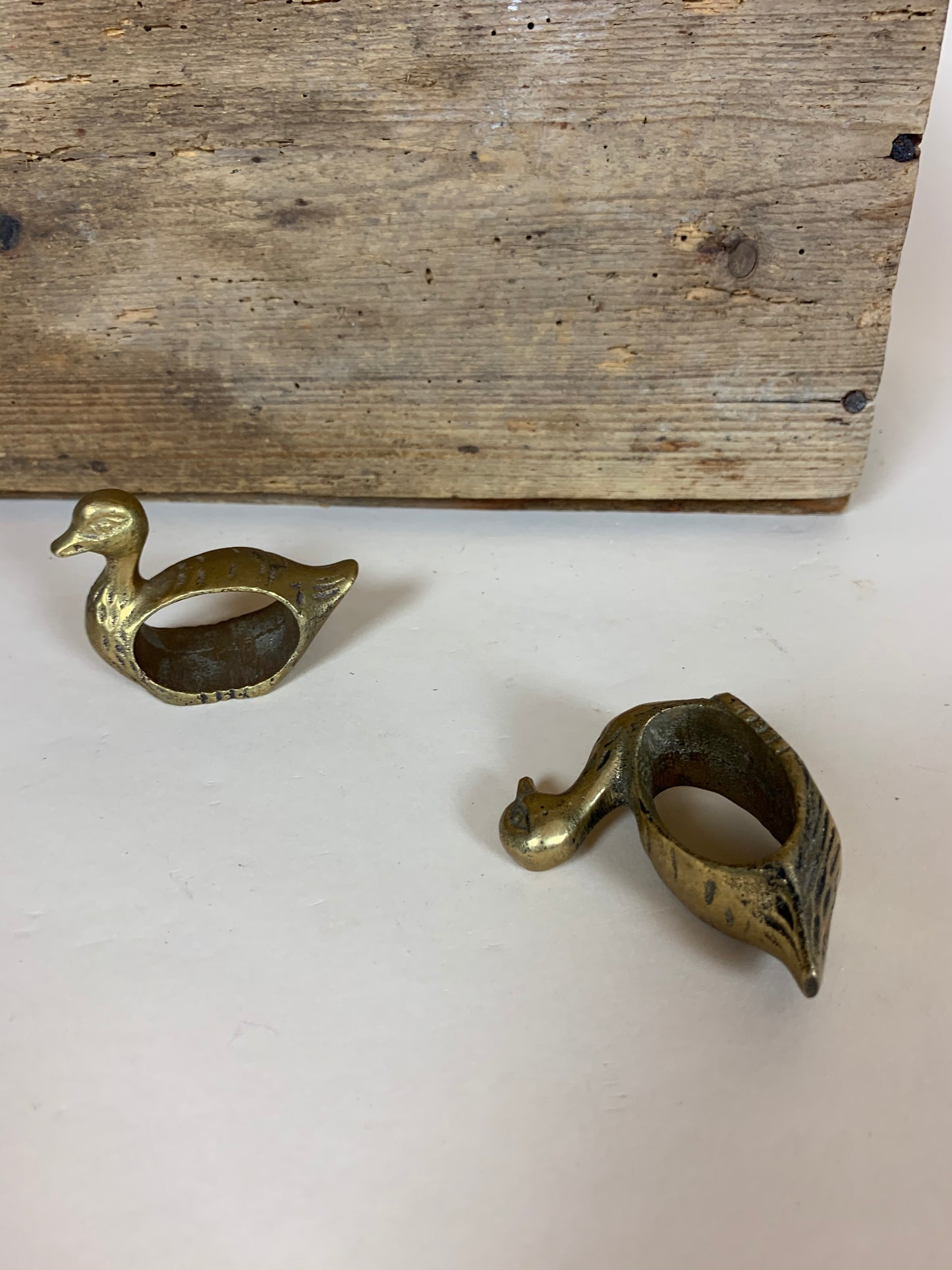 Två st. servettringar i mässing