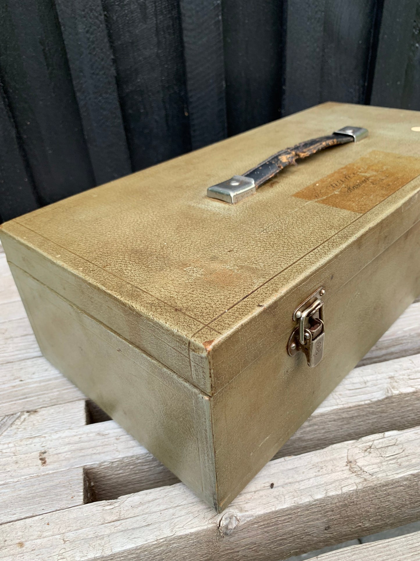 Box med små fack inuti