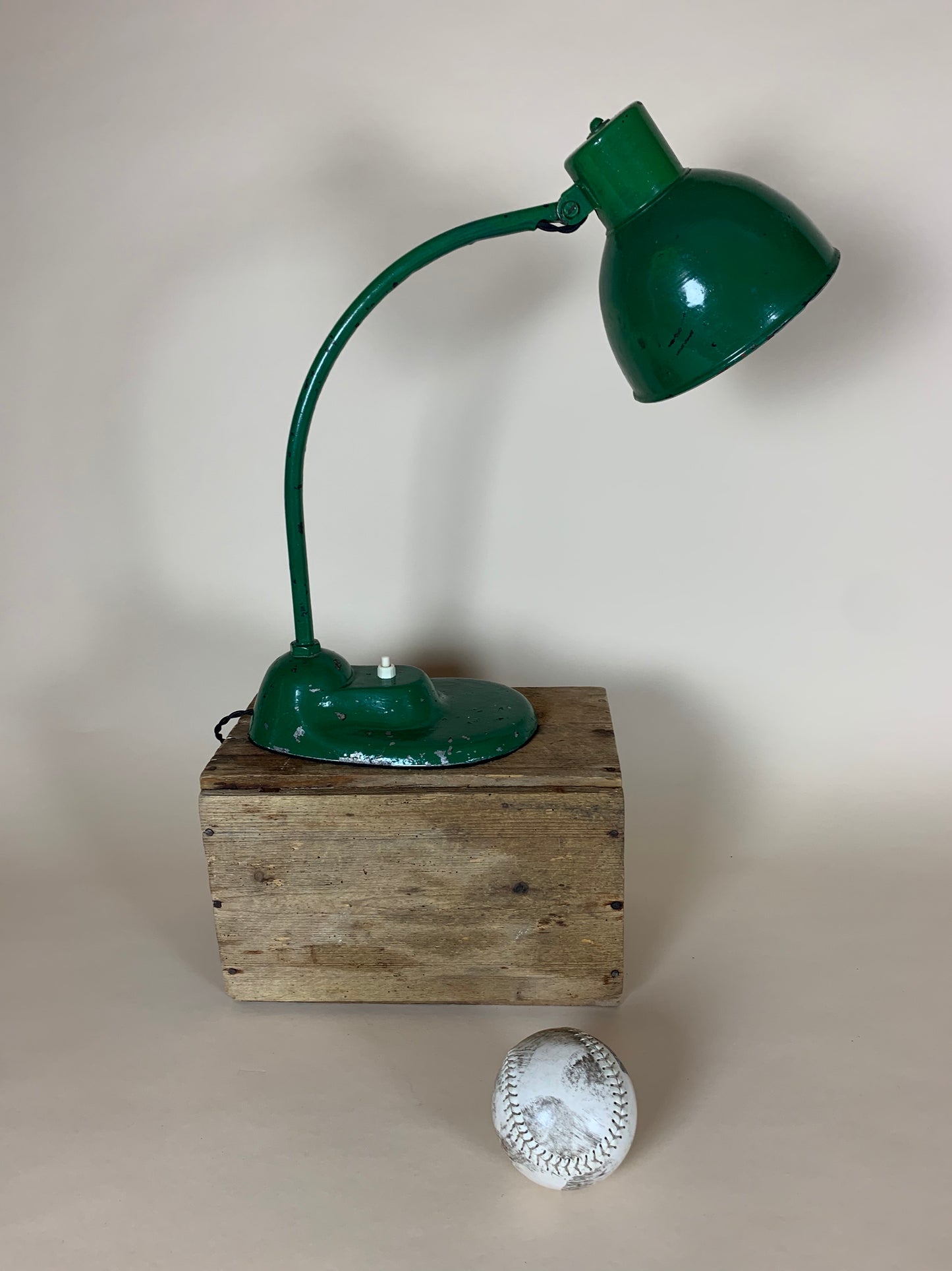 Raw Kandem lampa designad av Marianne Brandt
