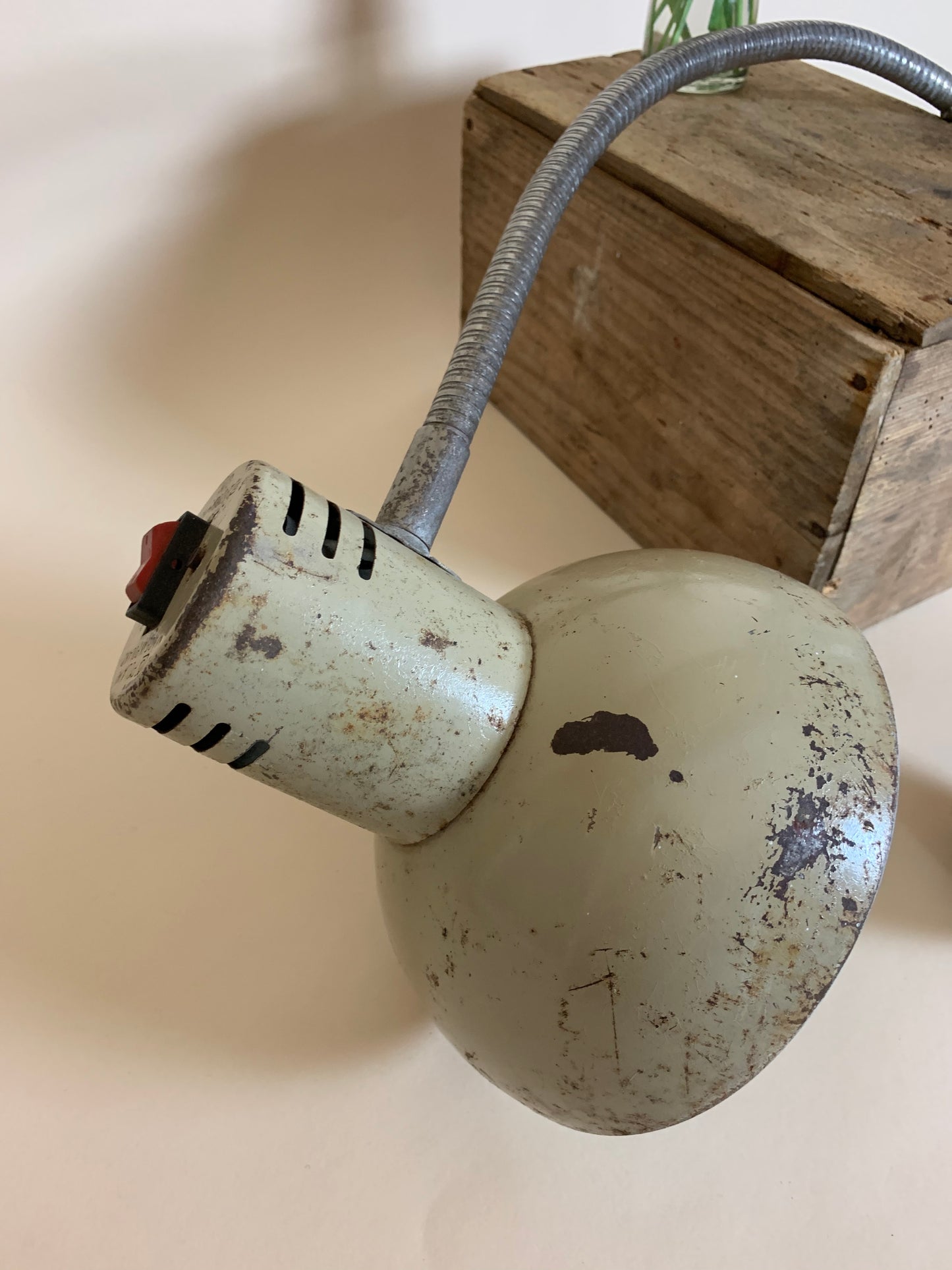 Vacker polsk arkitektlampa - Vit