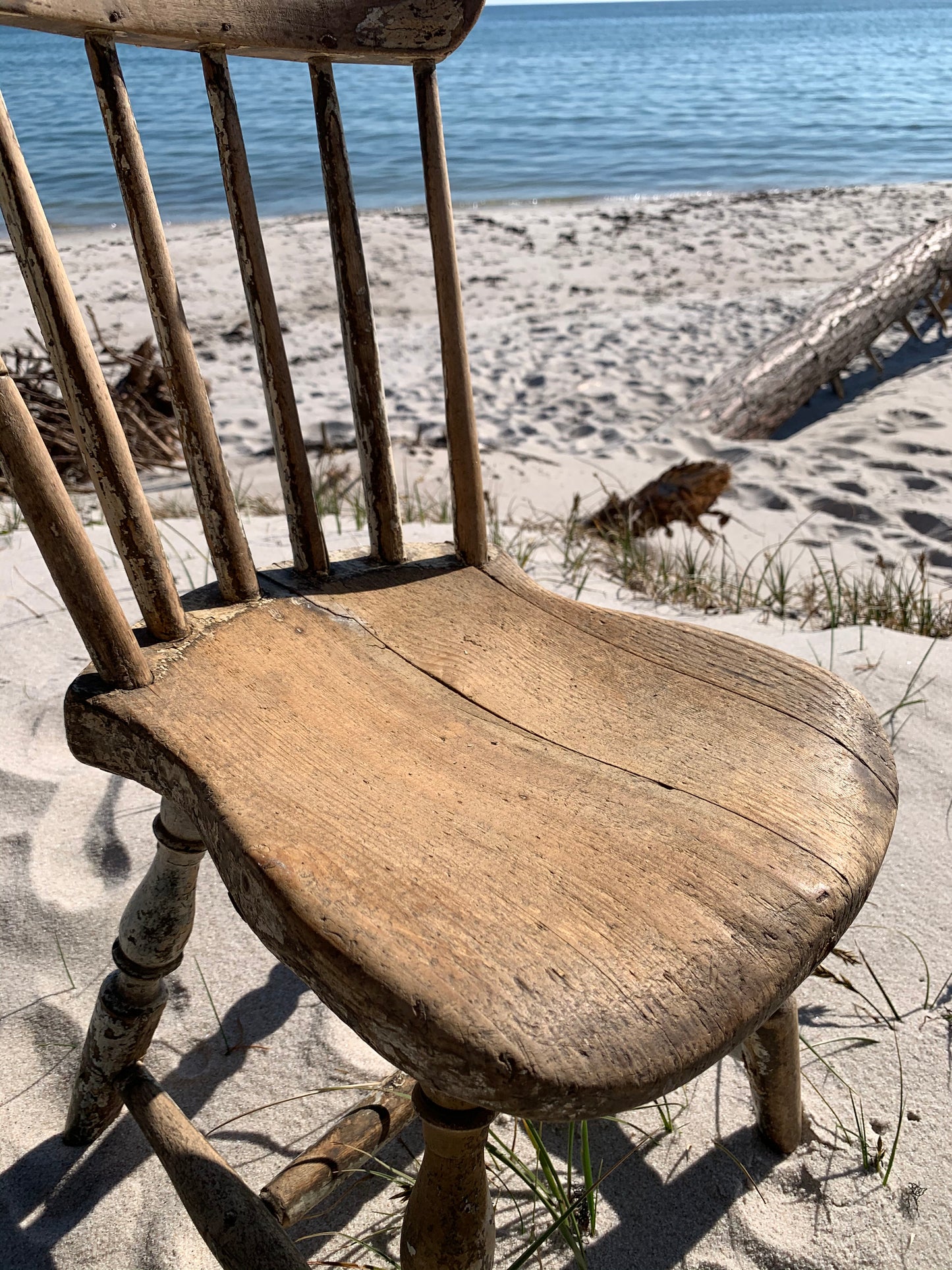 Mycket gammal och mycket vacker barnstol