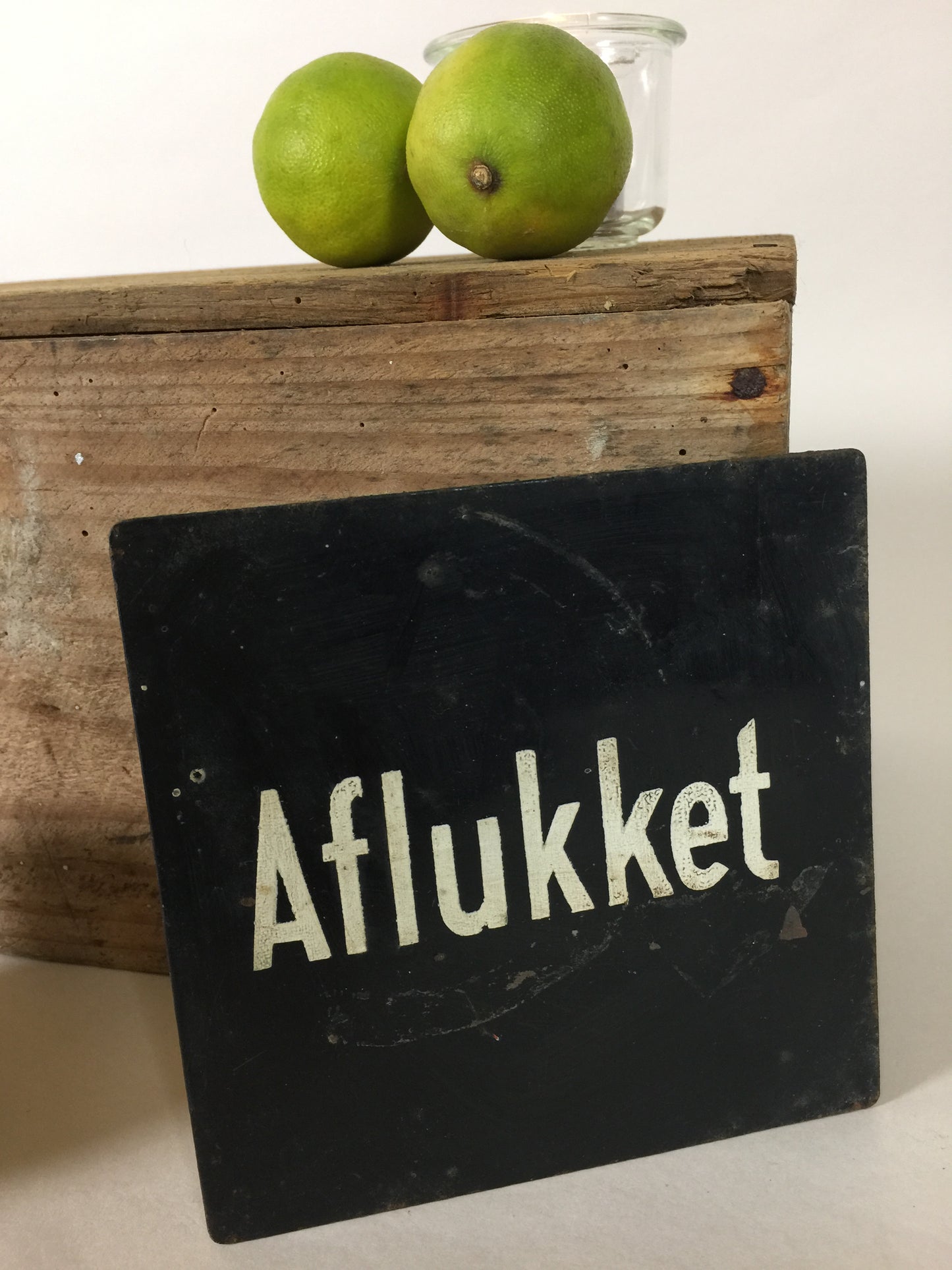 Rolig gammal skylt