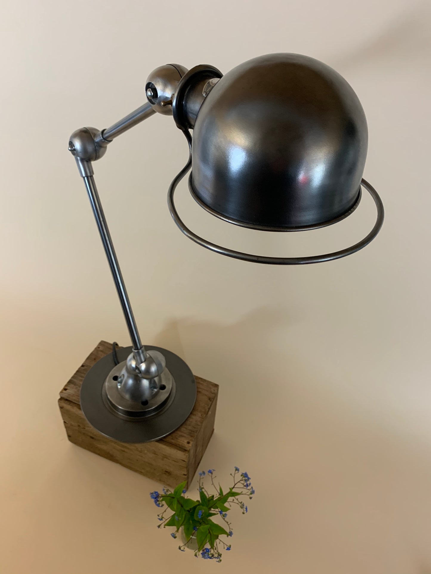 Jieldé bordslampa med två armben och strömbrytare