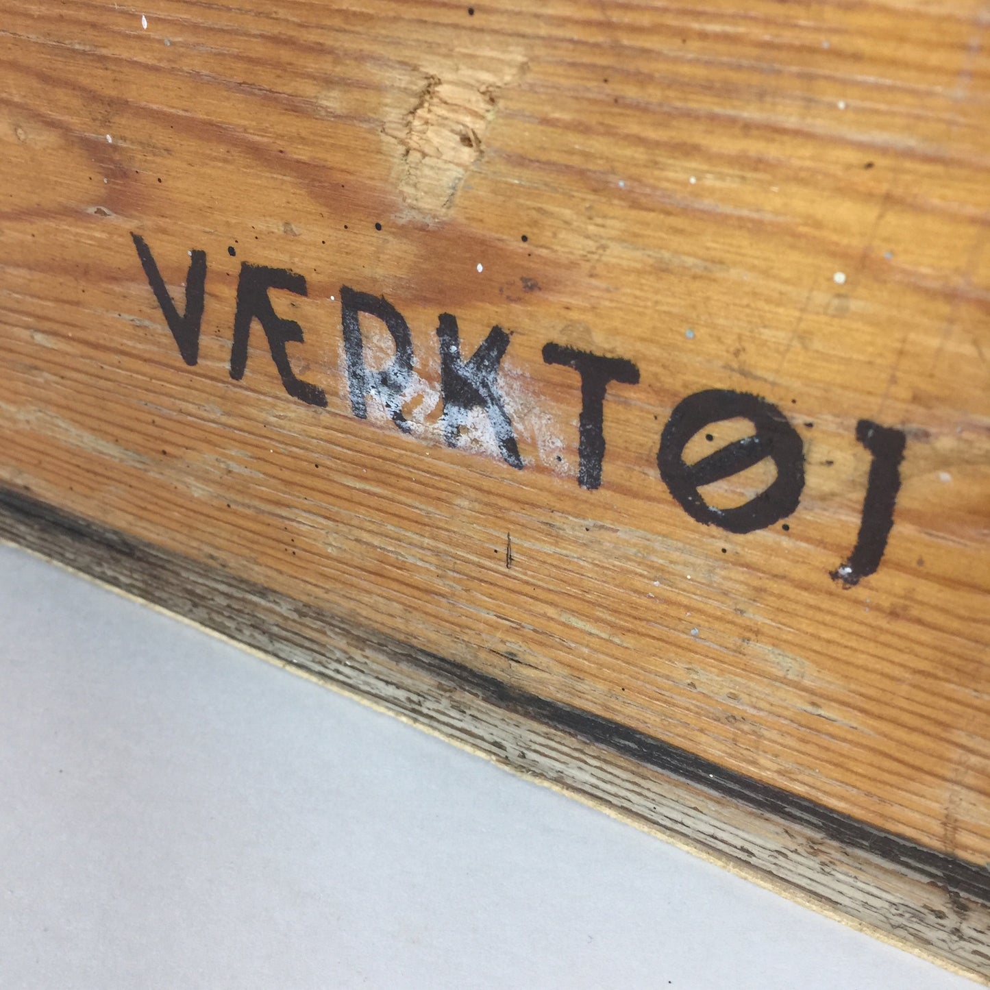 Gammal och rolig låda för verktyg