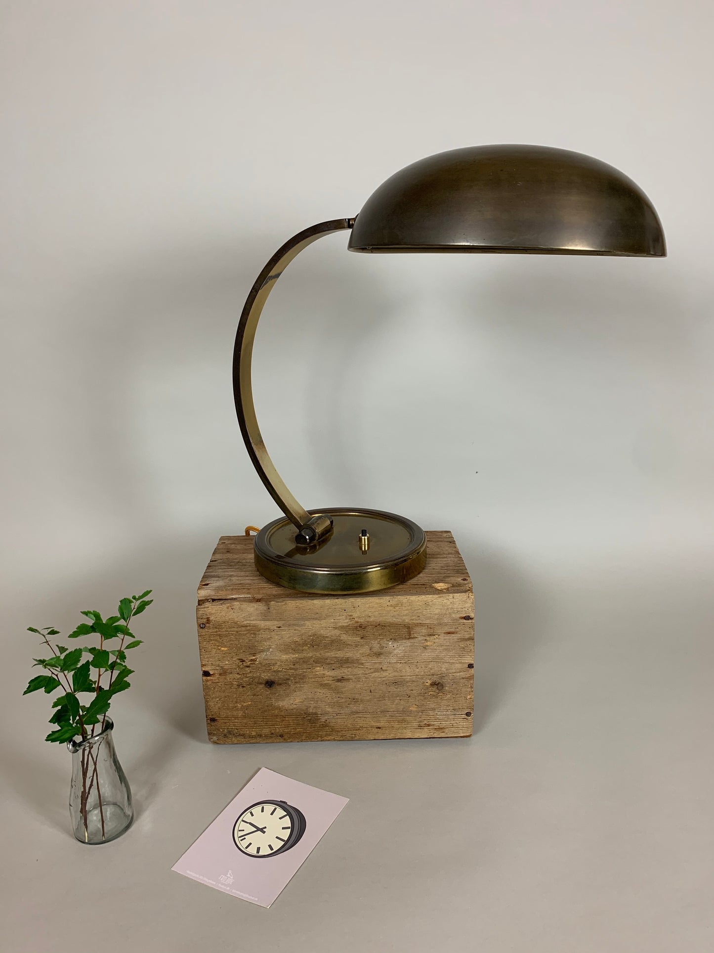 Gecos bordslampa i mässing