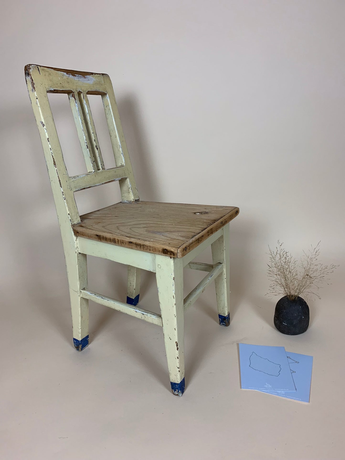 Fin barnstol med läckraste patina