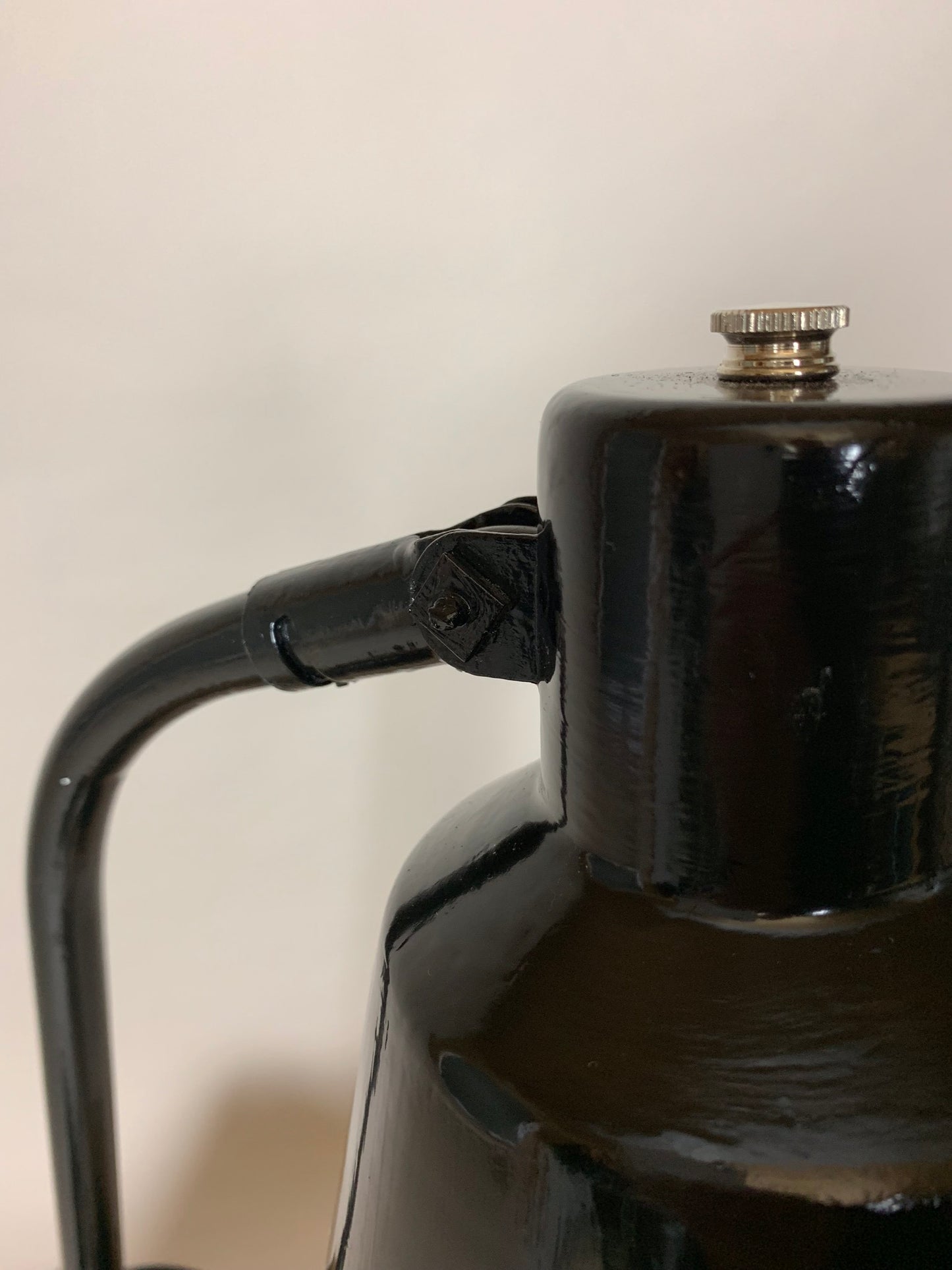 Vacker svart vintage lampa