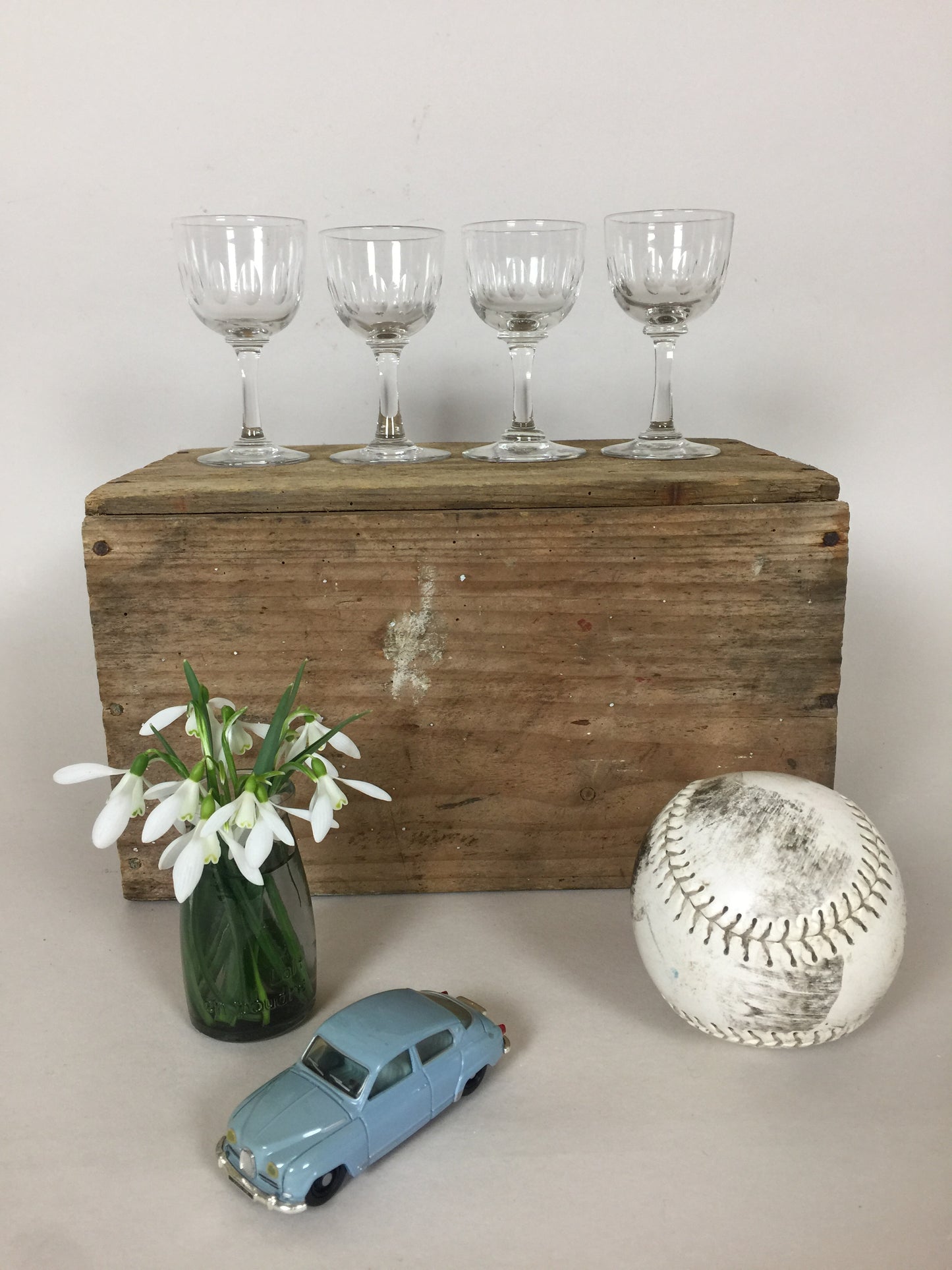 Fyra vackra gamla glas