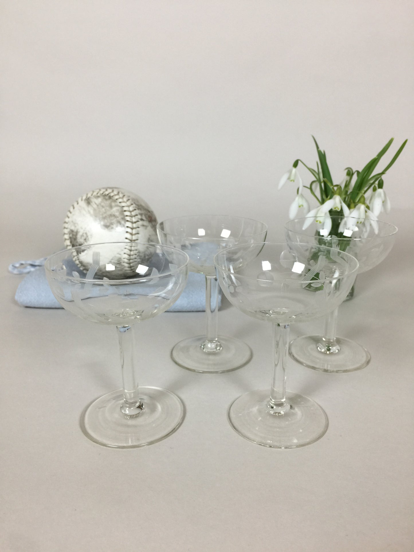 Vackra glas (fyra stycken säljs tillsammans)