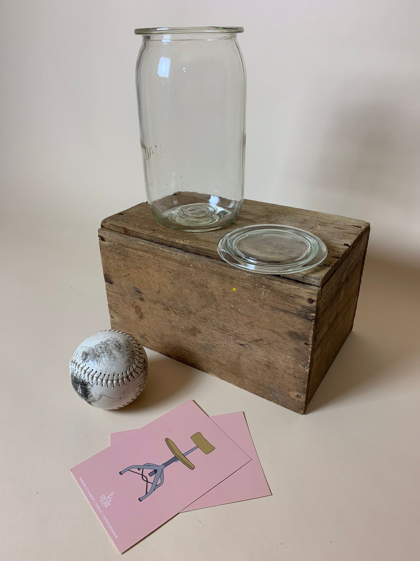 Stort sjudande glas med lock