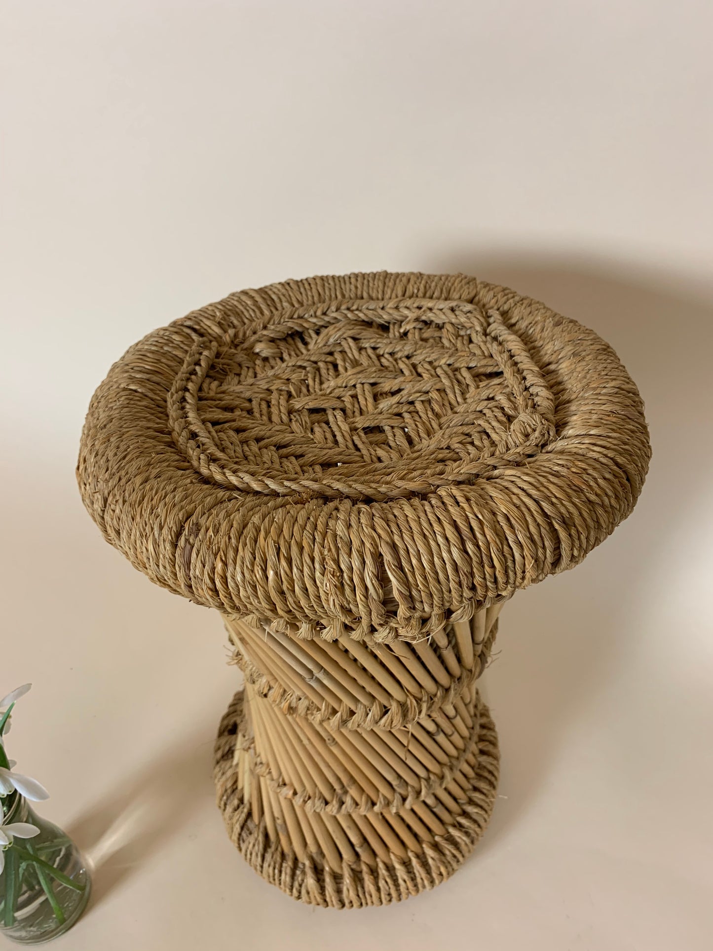 Wicker pall
