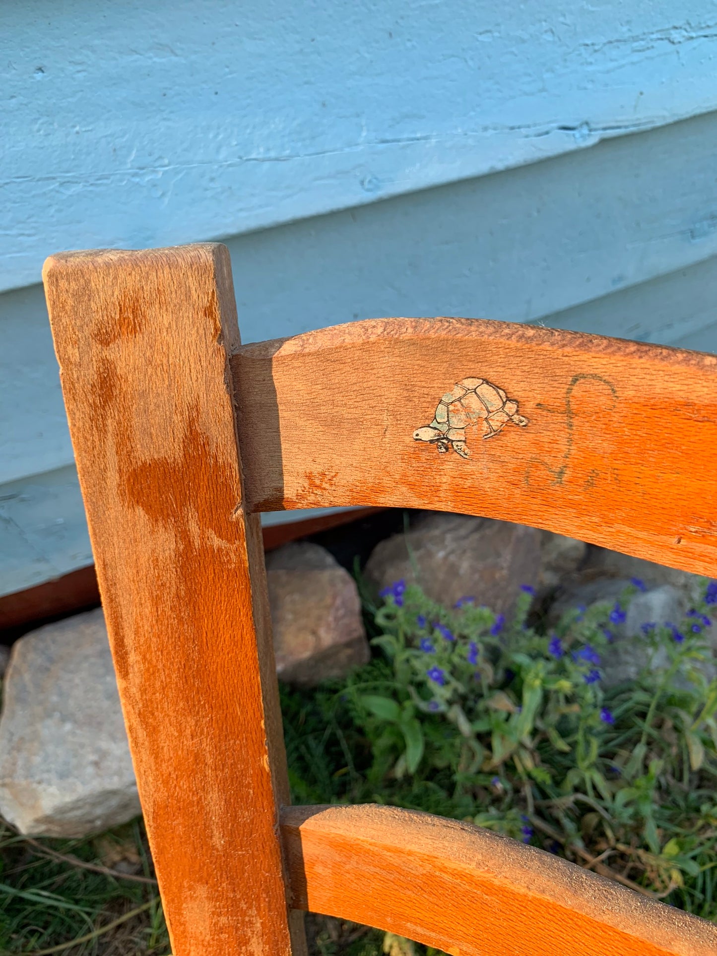 Barnstol med flätad sits