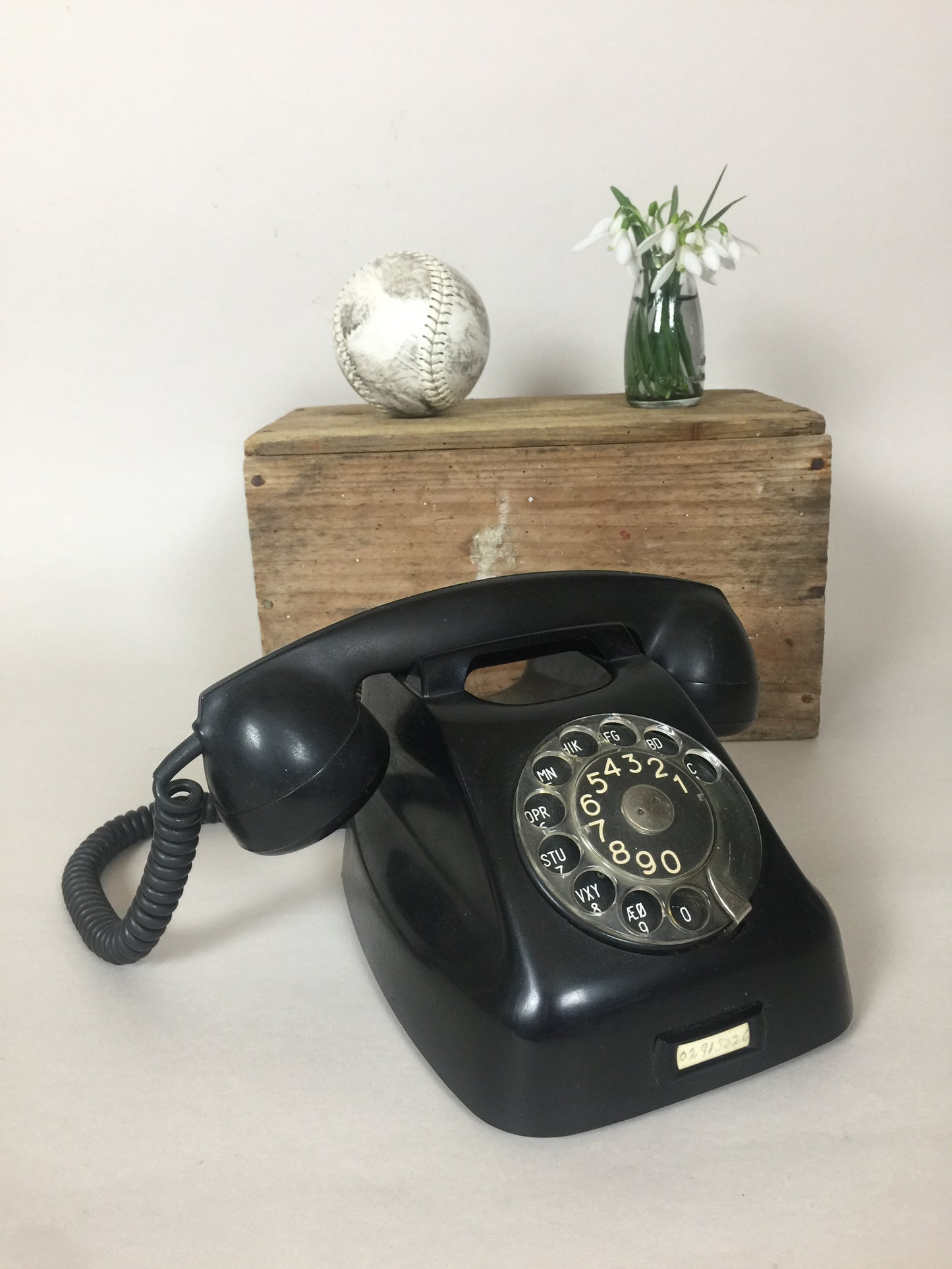 Gammal svart telefon