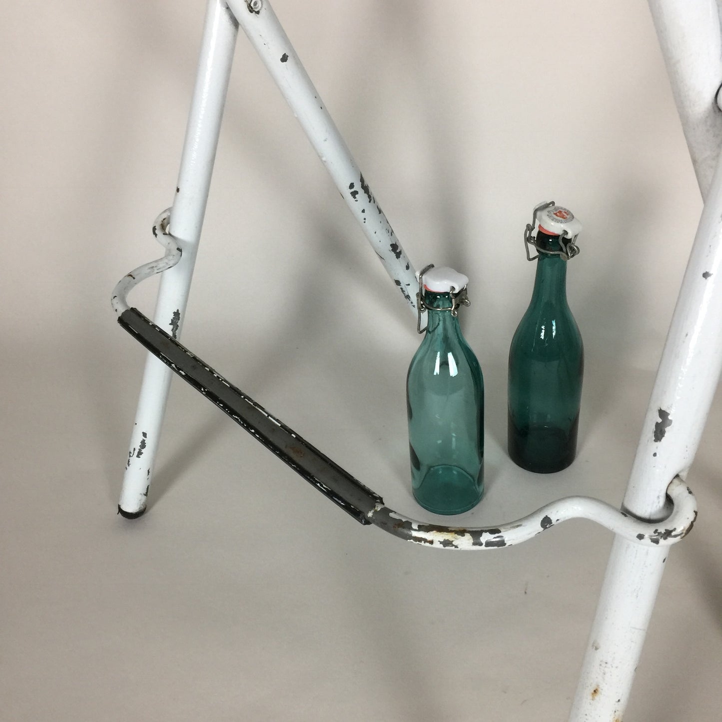 Barstolar med massor av läcker patina (säljs tillsammans)