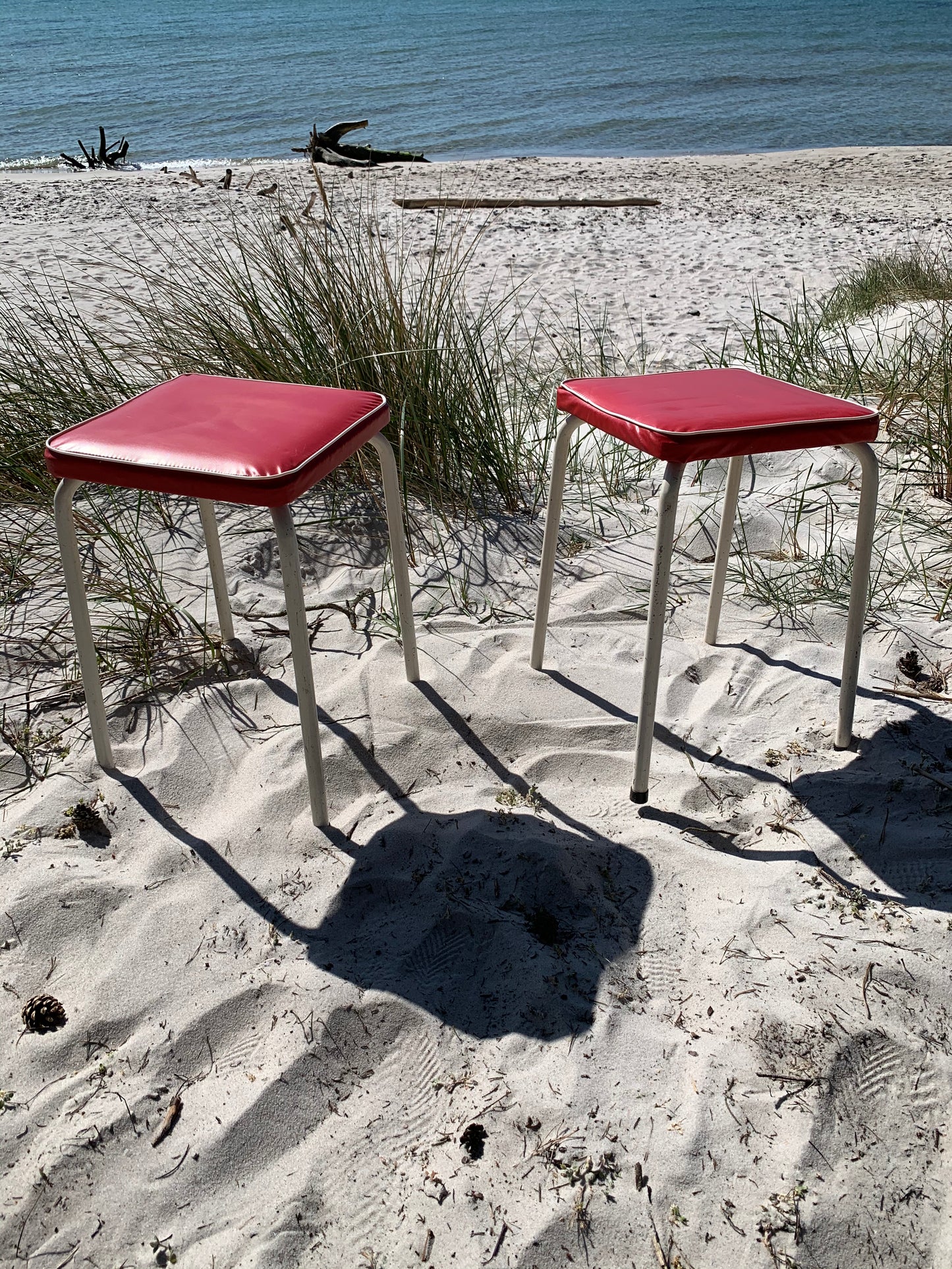 Vacker röd Retro pall - Priset är pr PCS.