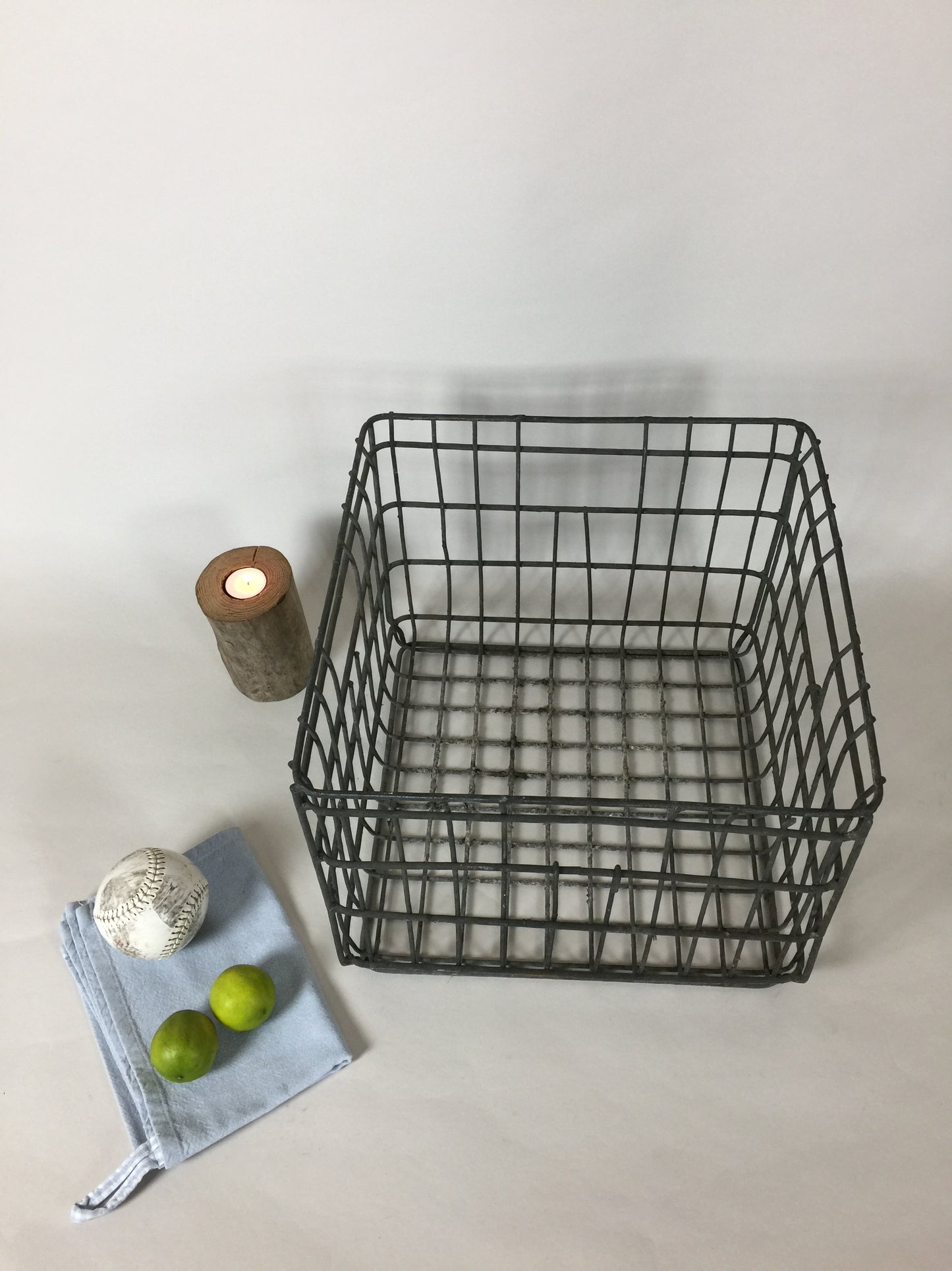 Vacker och läcker metalltrådskorg