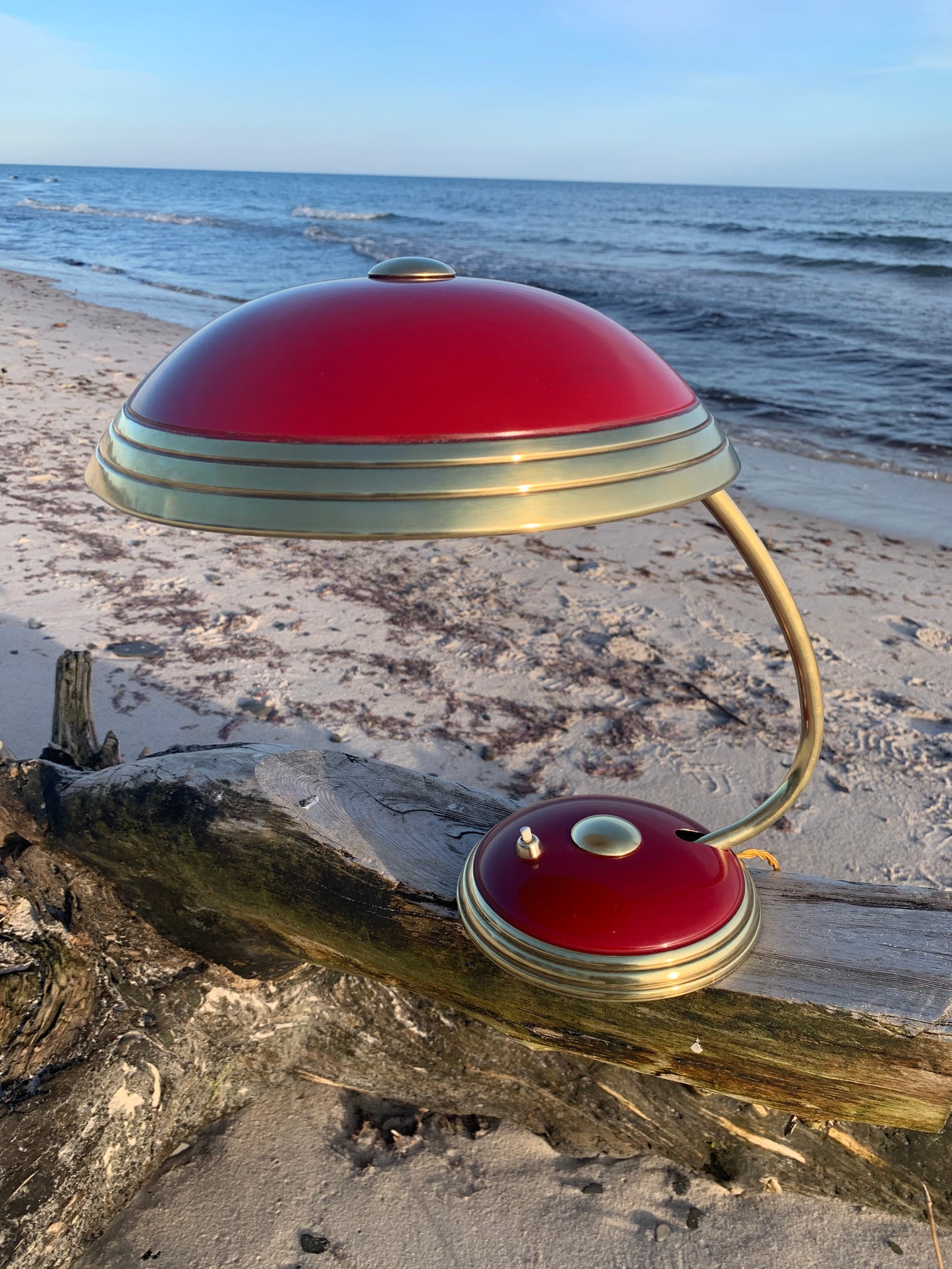 Helo bordslampa - Röd/mässing