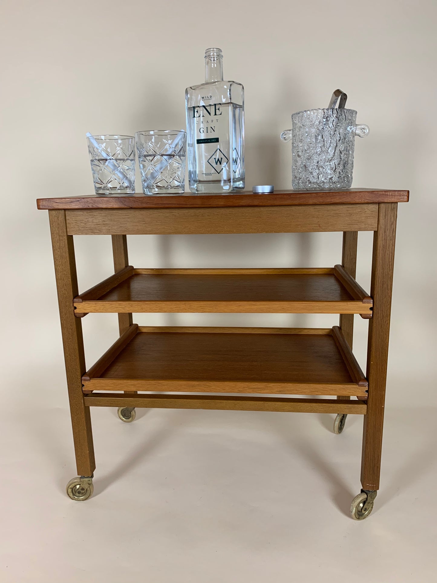 Barbord i teak eller barvagn med två hyllplan