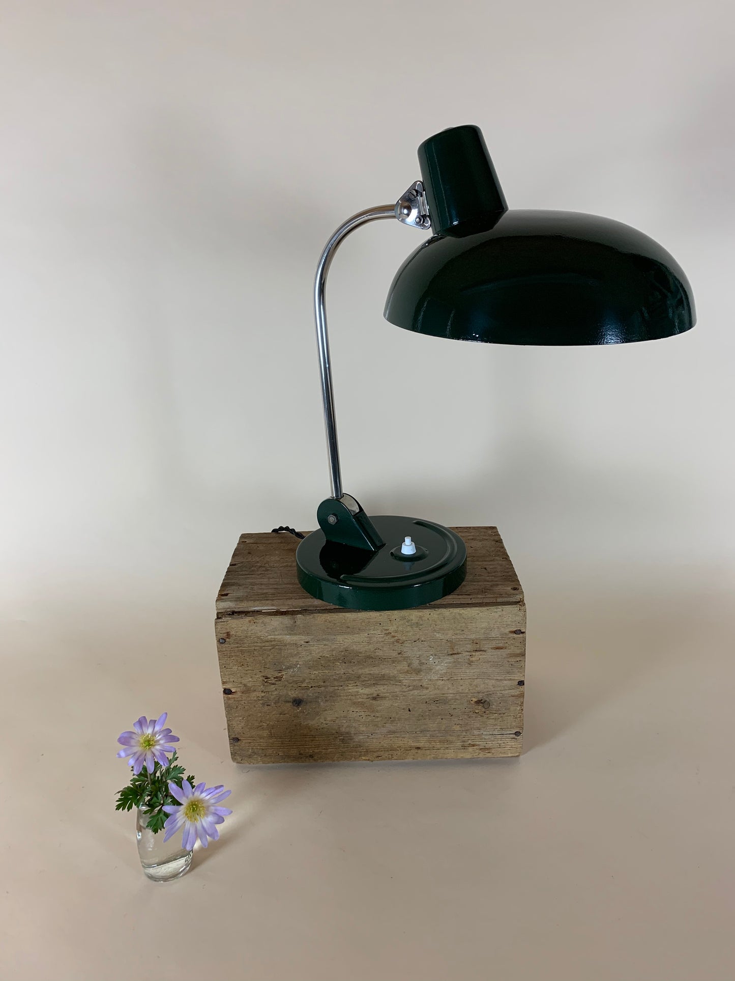 Bordslampa designad av Christian Dell för Koranda
