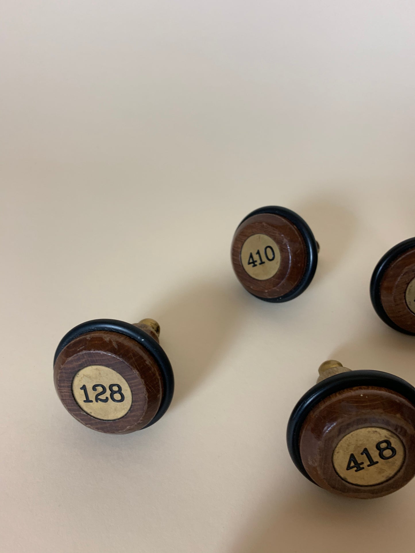 Vackert gammalt nyckelhänge från hotell - Priset är pr PCS.