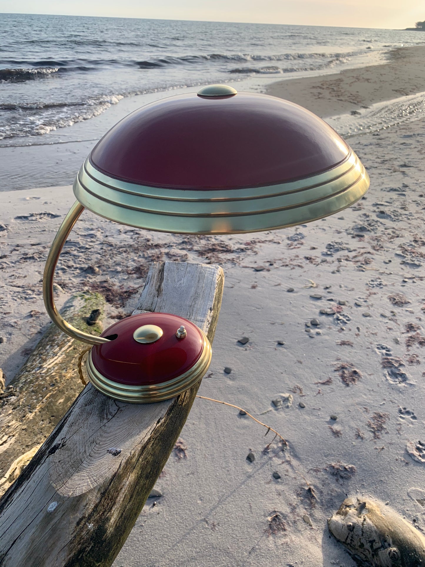 Helo bordslampa - Röd/mässing