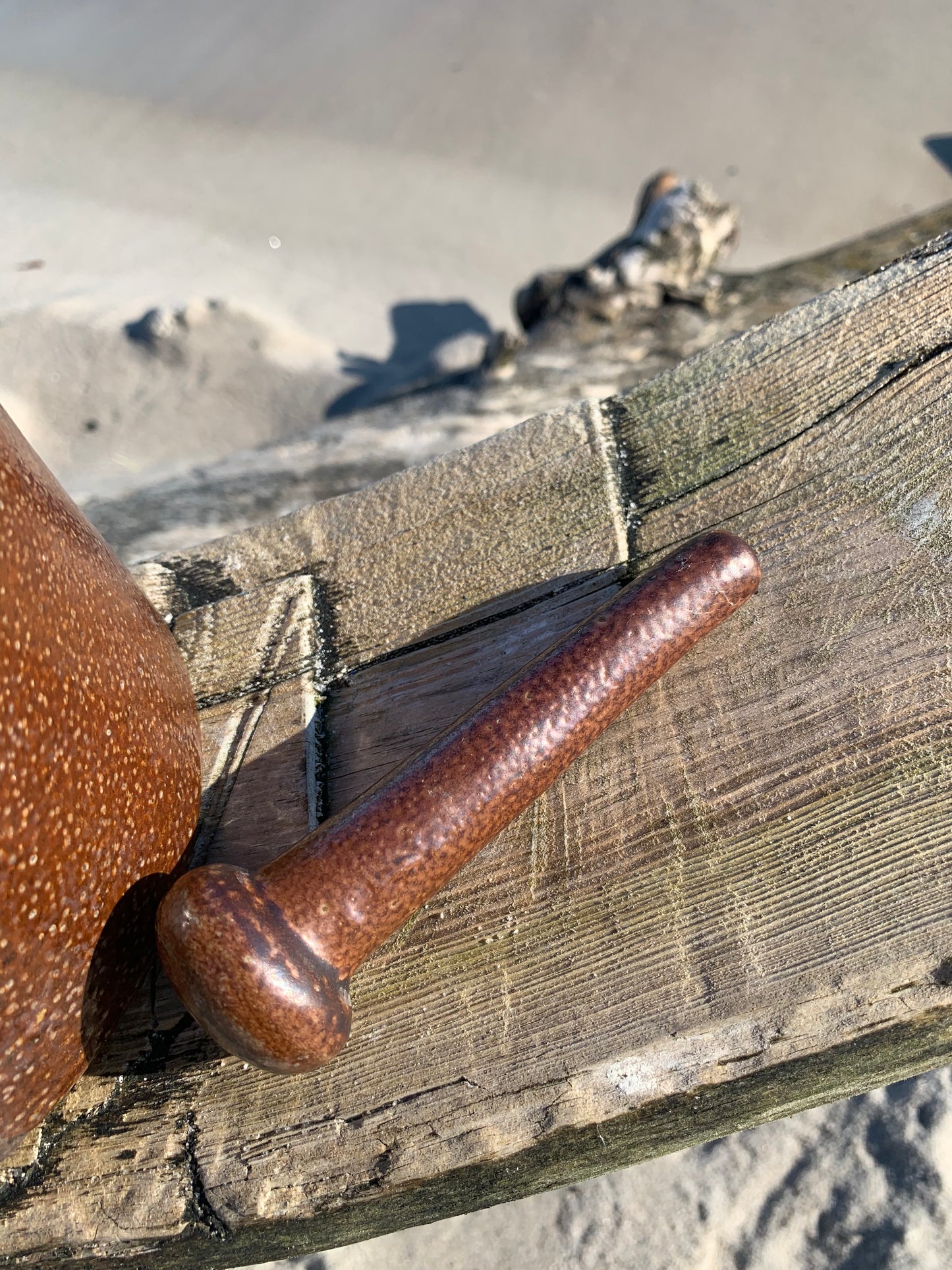 Stor keramikburk med lång keramisk propp