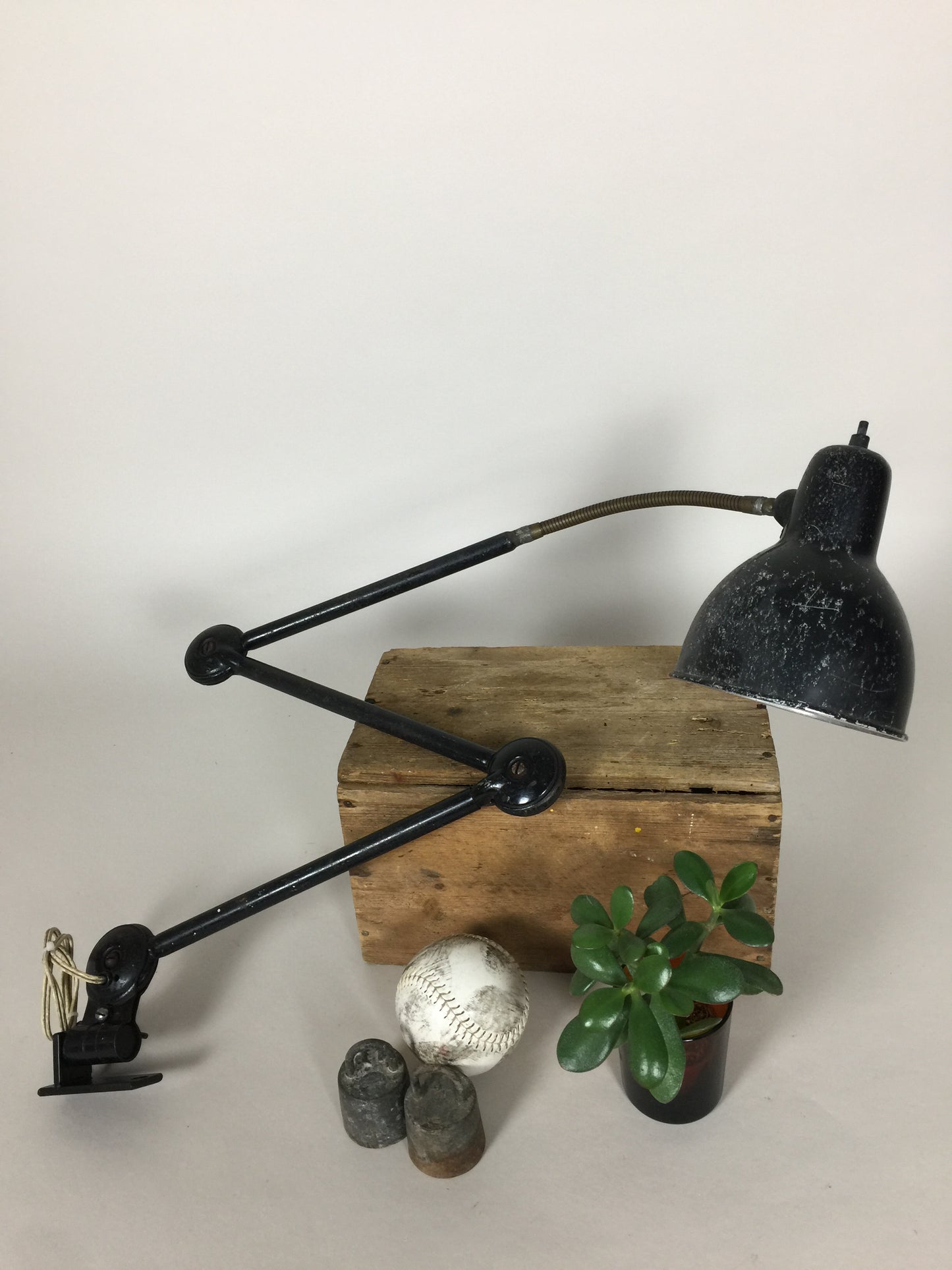 Vacker och ovanlig vägglampa